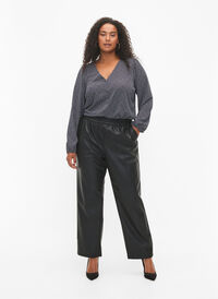 Bukser i imiteret læder med lommer, Black, Model