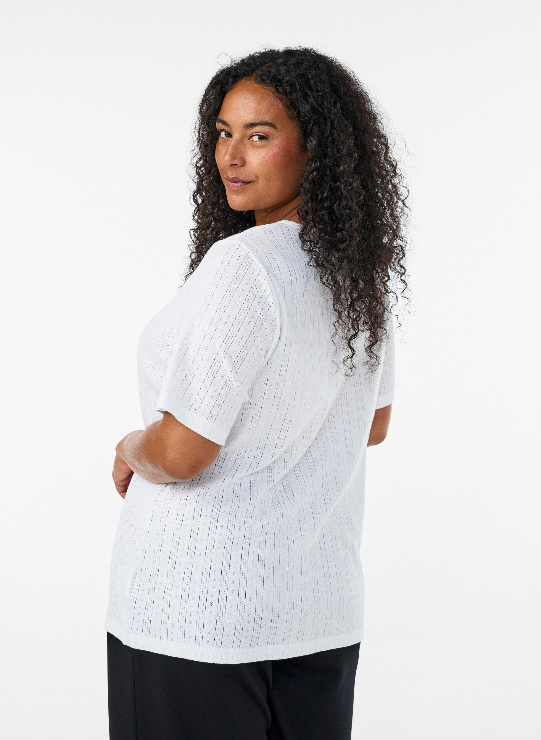 ZizziNatbluse i &oslash;kologisk bomuld med hulm&oslash;nster, Hvid, Model image number 2