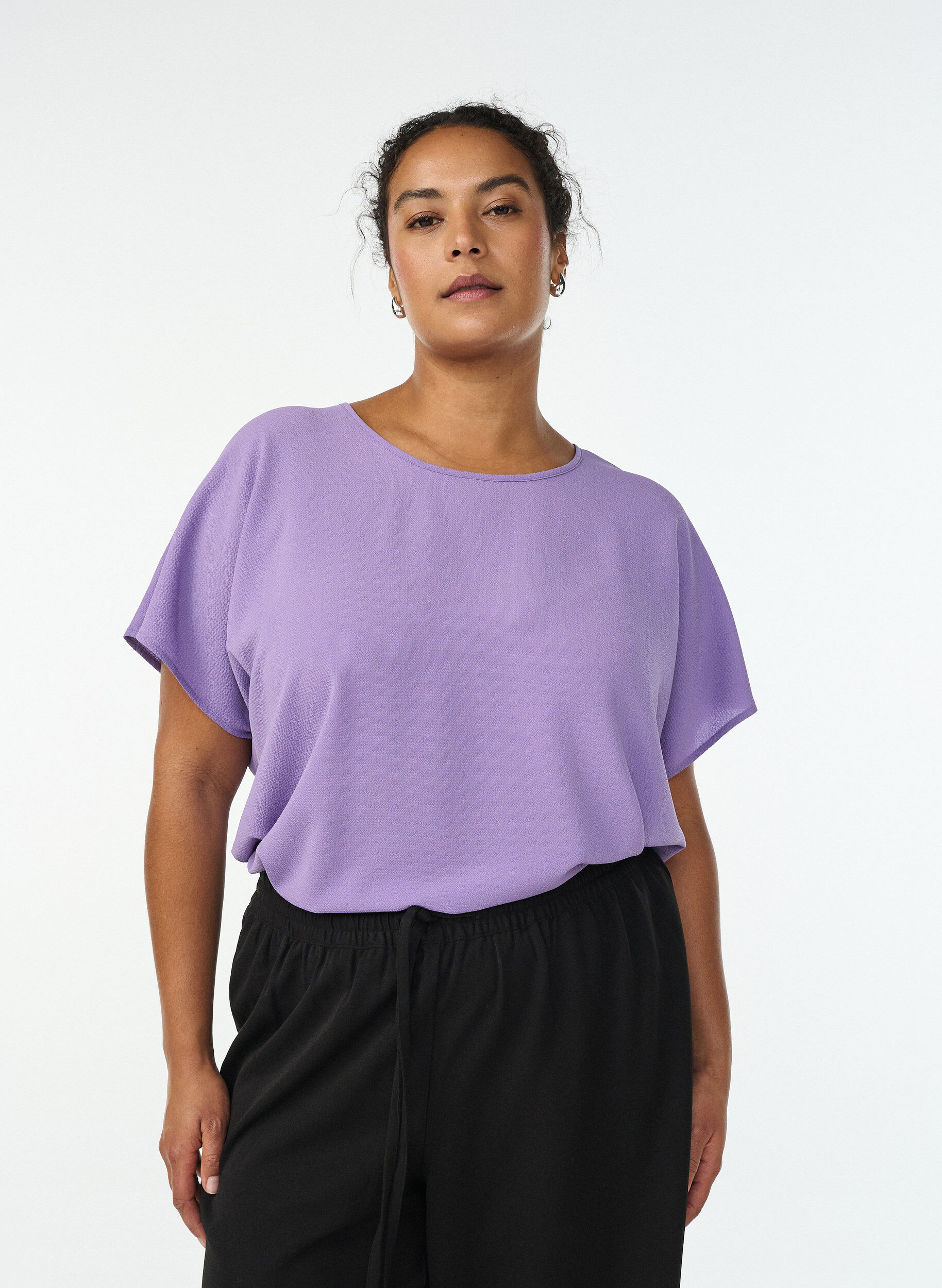 Bluse med korte &aelig;rmer og rund halsudsk&aelig;ring , Lilla, Model