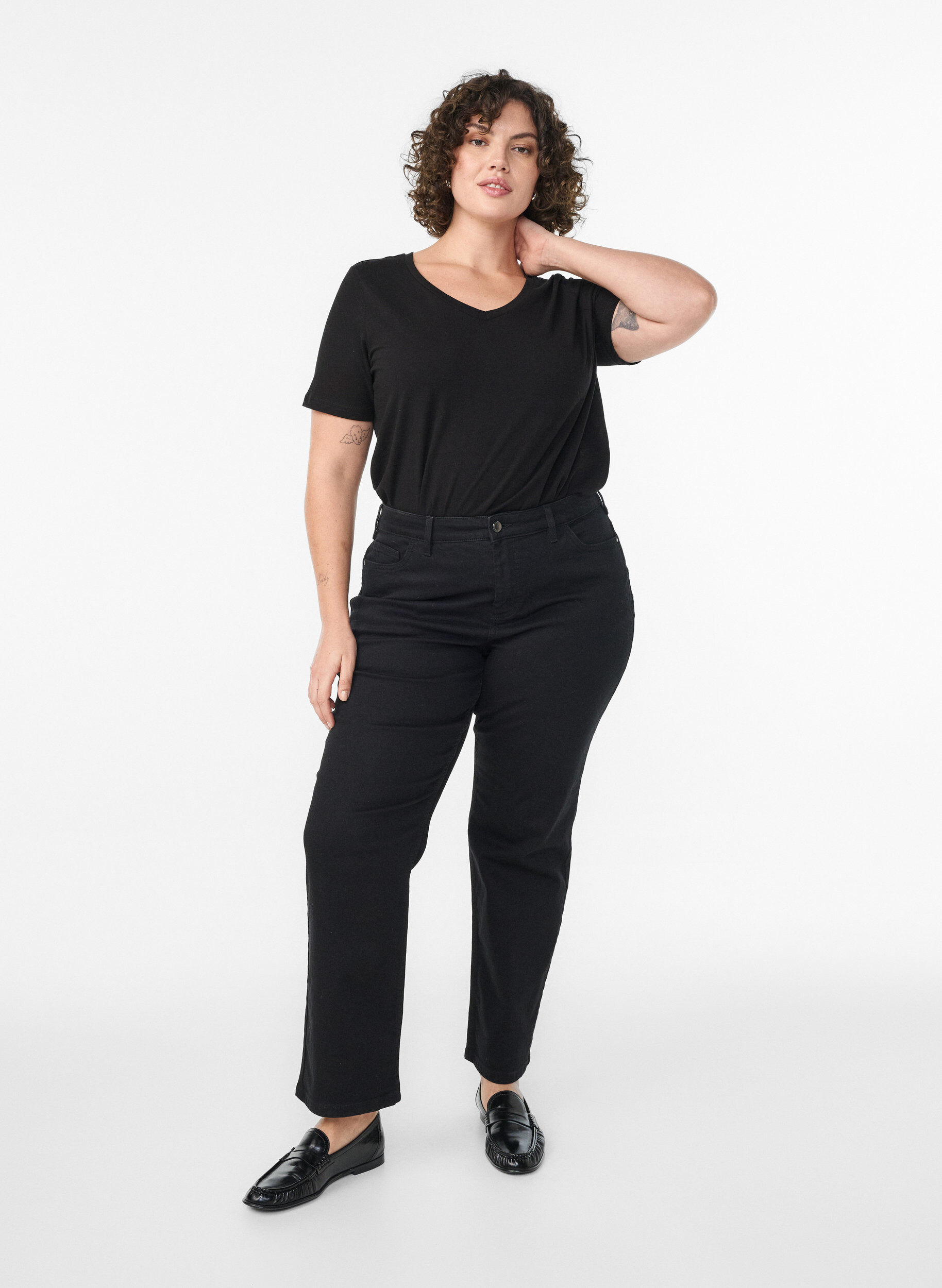 Zizzi Ensfarvet basis t-shirt i bomuld, Sort, Model image number 1