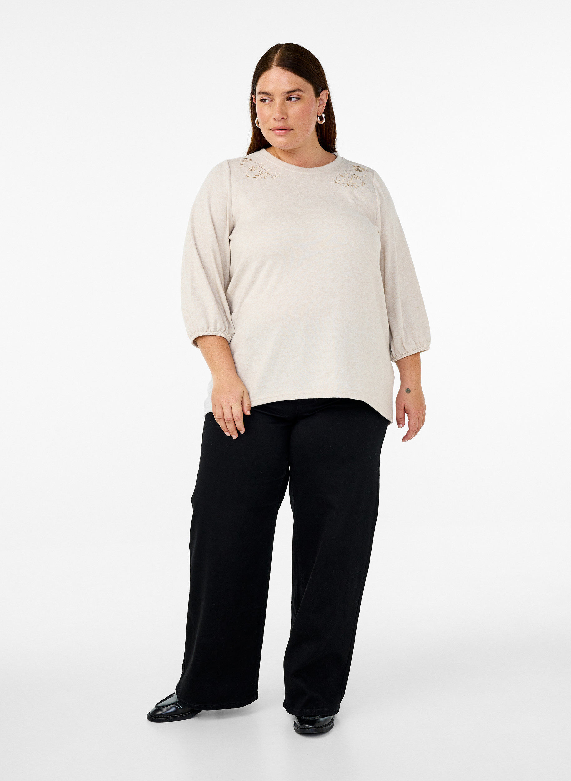 Zizzi Bluse med blomsterbroderi og 3/4-&aelig;rmer, Oatmeal Melange, Model image number 2