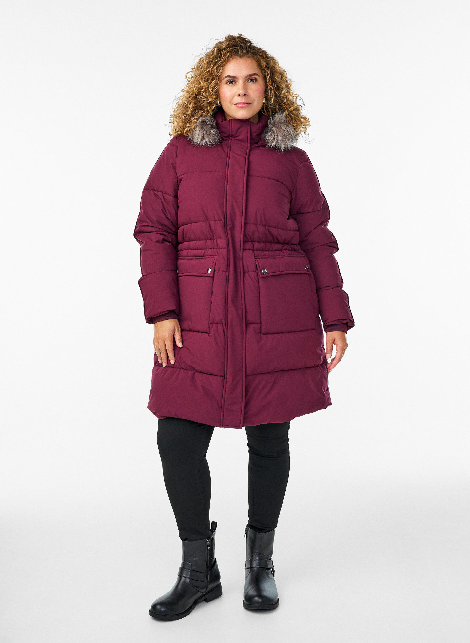 Zizzi Vandafvisende parka med h&aelig;tte og imiteret pelskant, M&oslash;rk Bordeaux, Model image number 1