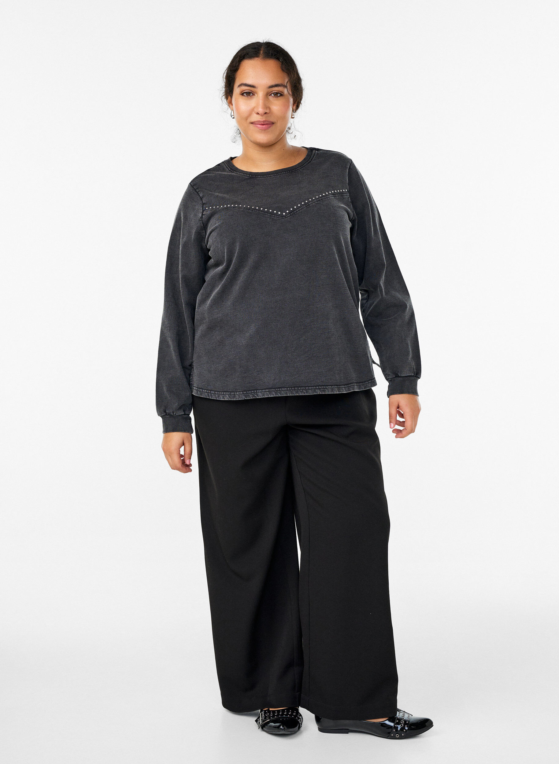 Zizzi Sweatshirt med rhinsten og washed effekt, Gr&aring;, Model image number 1