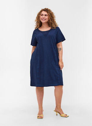 Kjole med blondedetaljer og korte ærmer, Blue Washed , Model image number 2