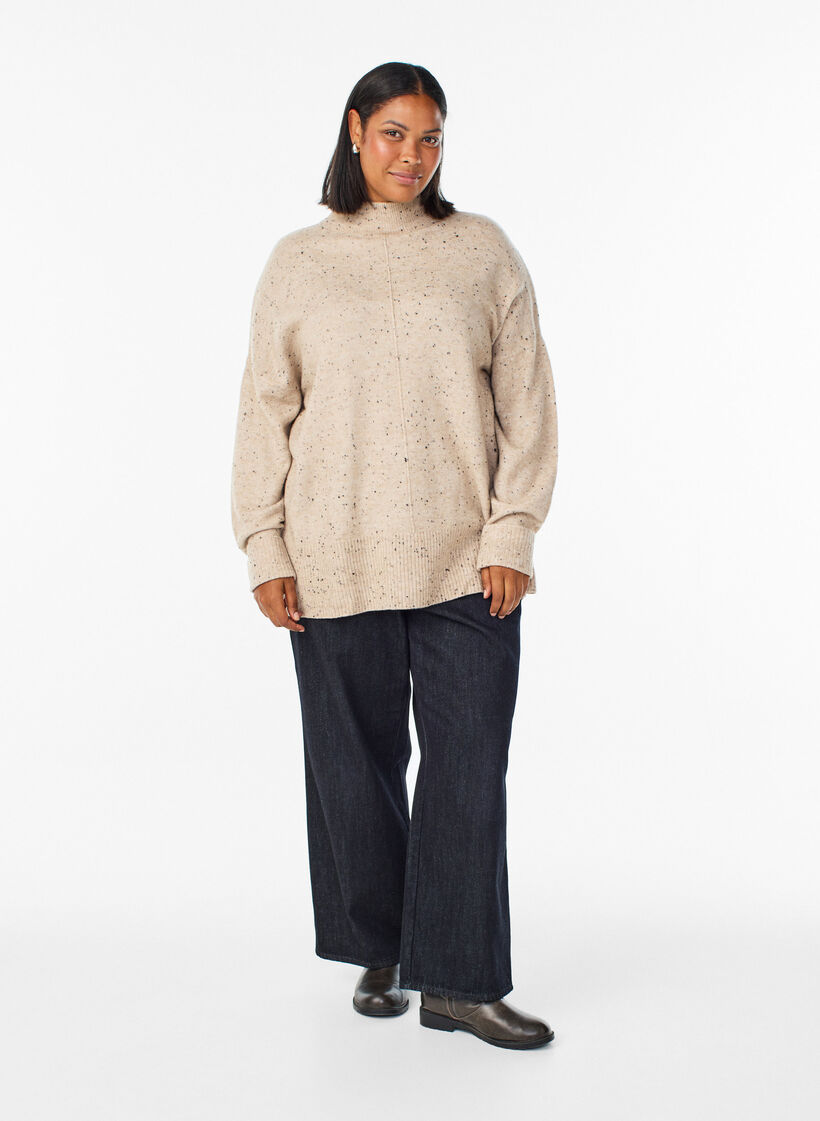 Striktrøje med høj hals og prikmønster, Beige, Model image number 1