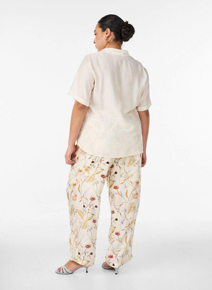 Bukser i viskose med h&oslash;j talje og blomsterprint, Beige, Model image number 1