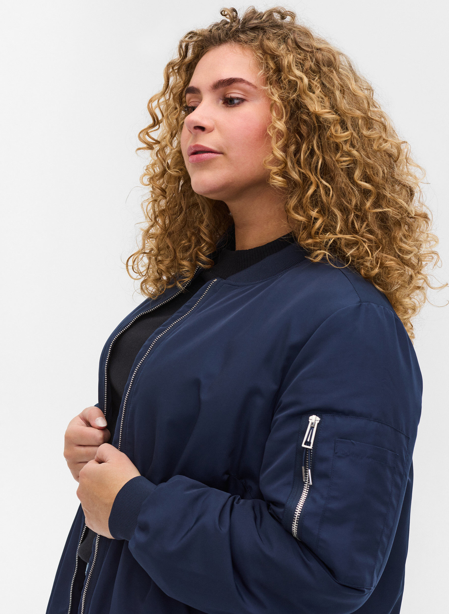 Zizzi Lang bomberjakke med lommer, Navy Blazer, Model image number 2