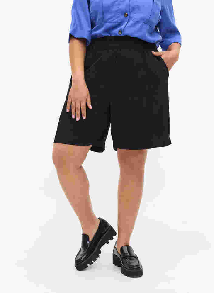 Løse shorts i viskose, Black, Model image number 2