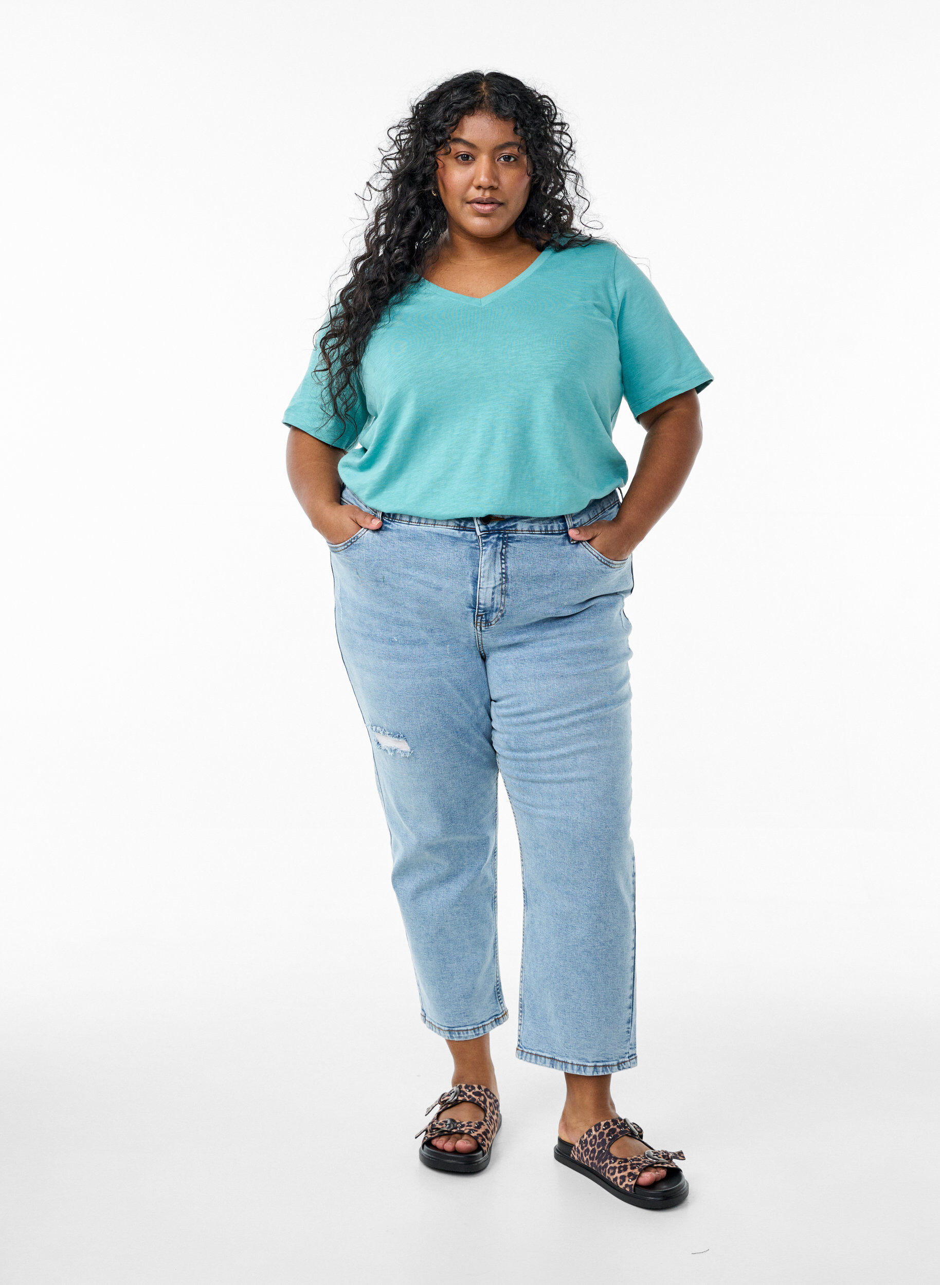 Zizzi Kort&aelig;rmet basis t-shirt med v-hals, Bl&aring;, Model image number 1