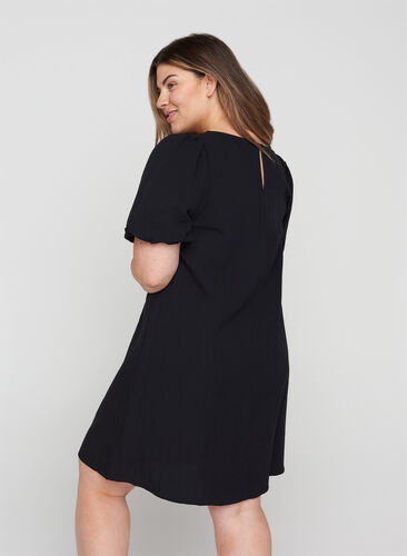 Kortærmet viskose kjole med a-form , Black, Model image number 1