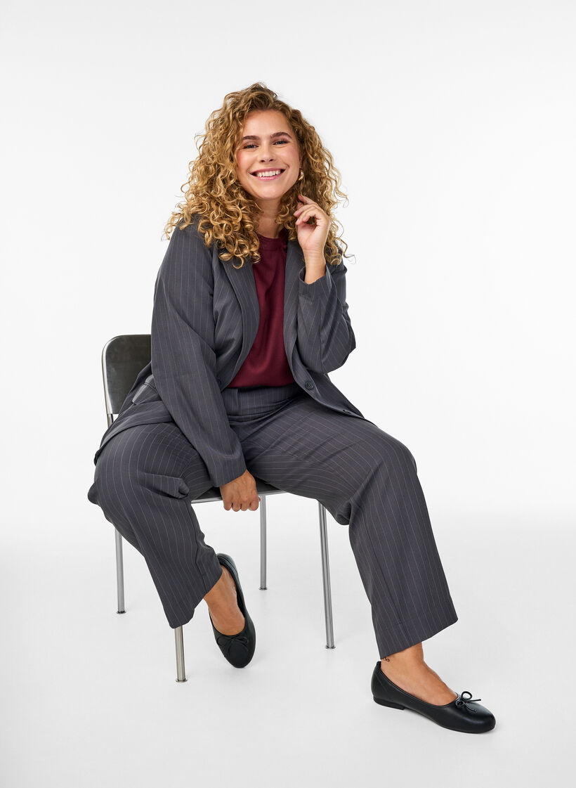 Jakkesæt i grå, , Model