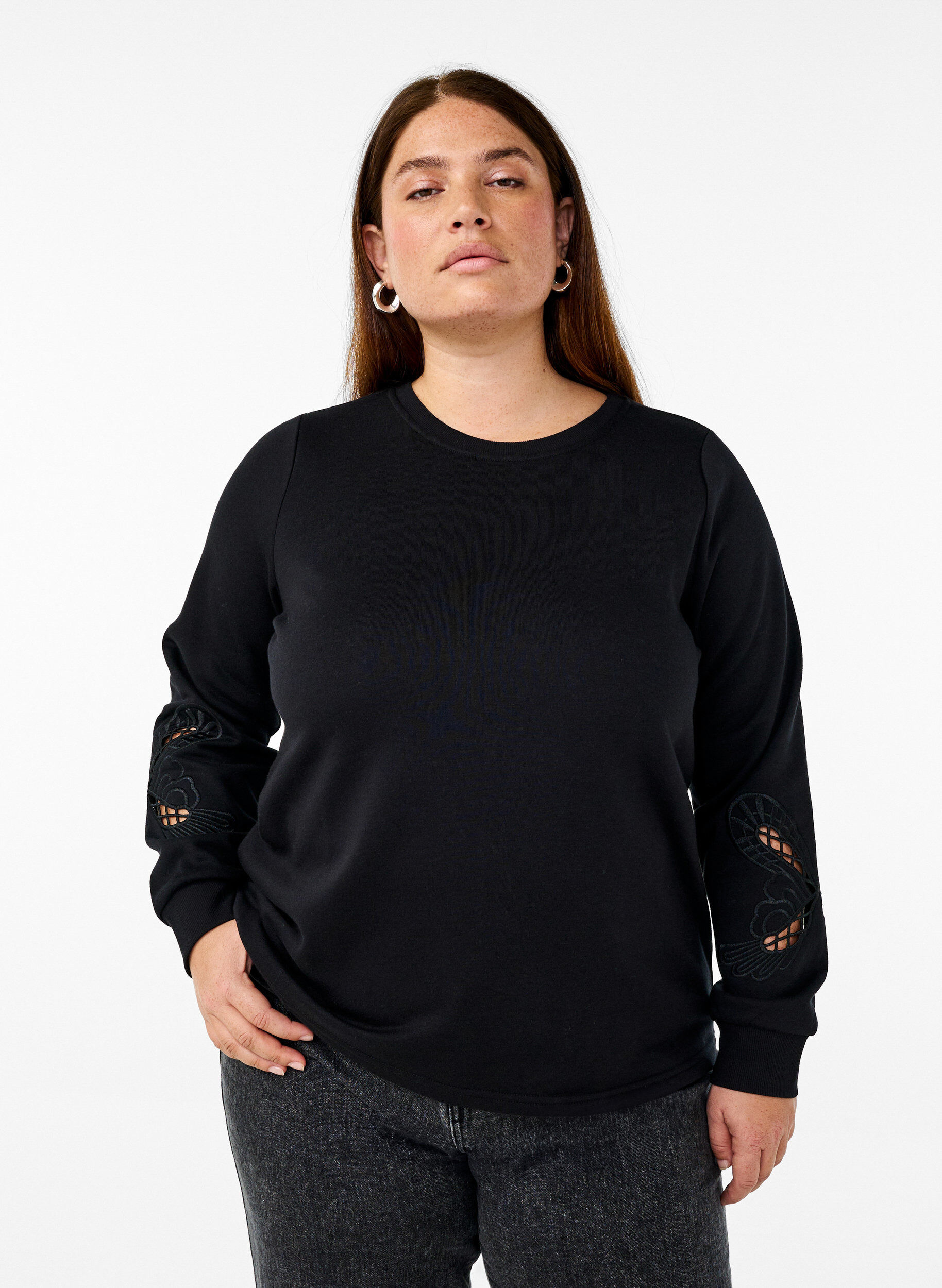 Zizzi Sweatbluse med broderede udsk&aelig;ringer, Black, Model image number 0