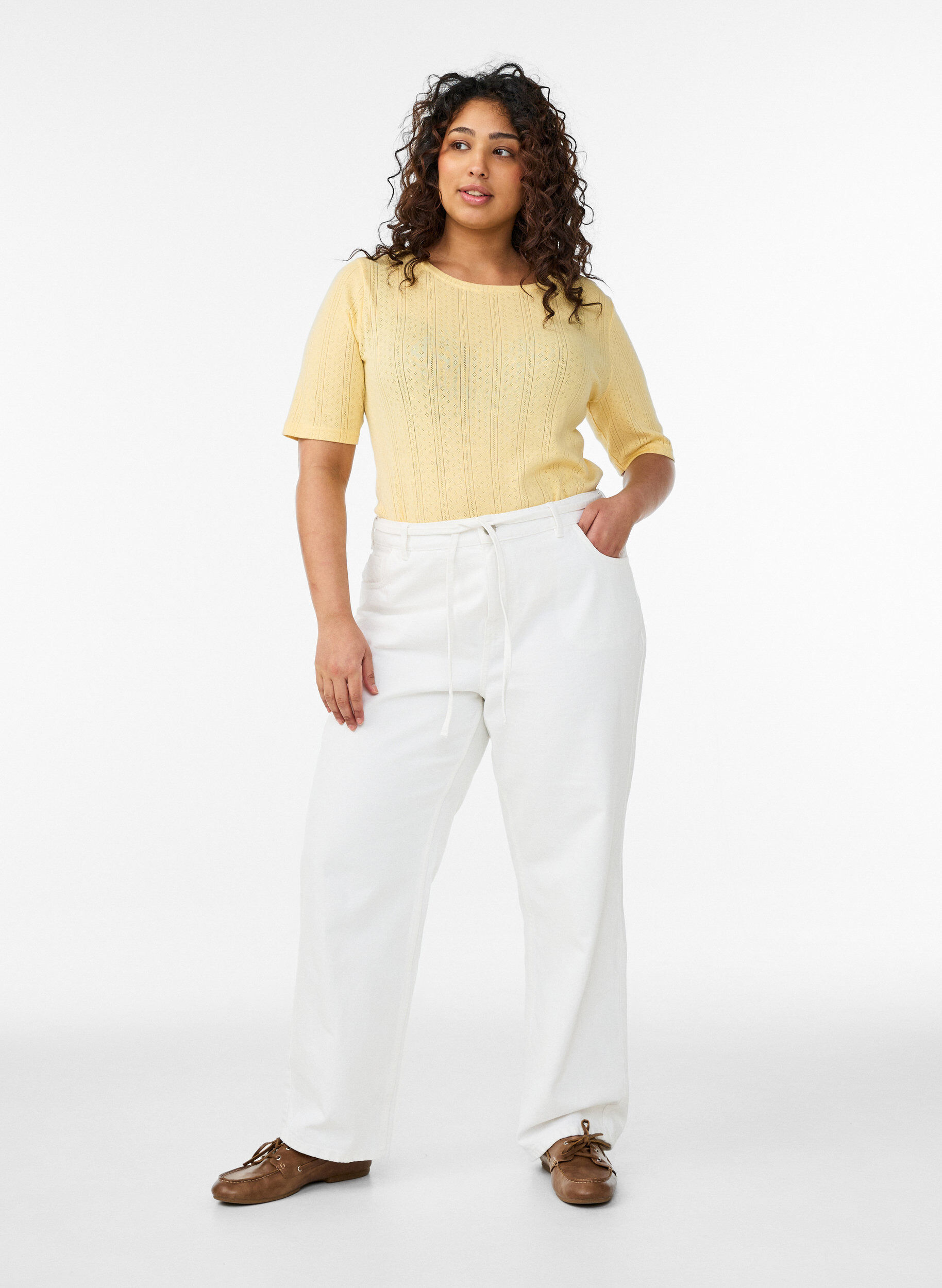 Zizzi T-shirt i bomuld med hulm&oslash;nster, Gul, Model image number 1