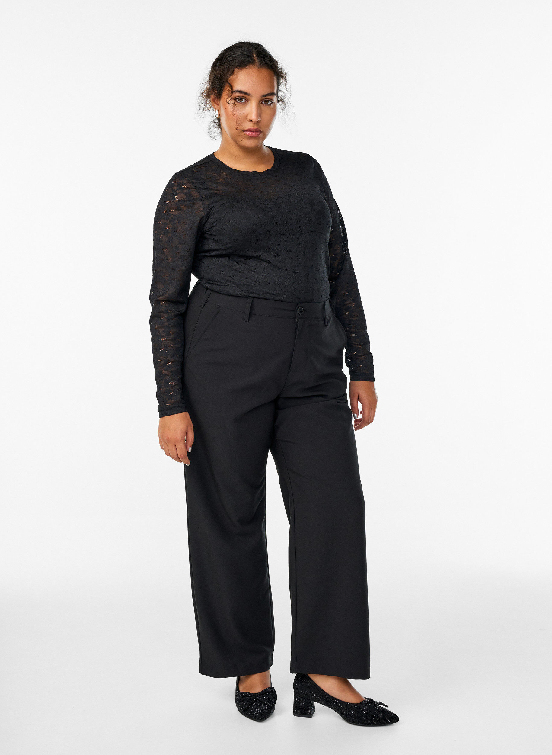 Zizzi Blondebluse med rund hals og t&aelig;tsiddende pasform, Sort, Model image number 1