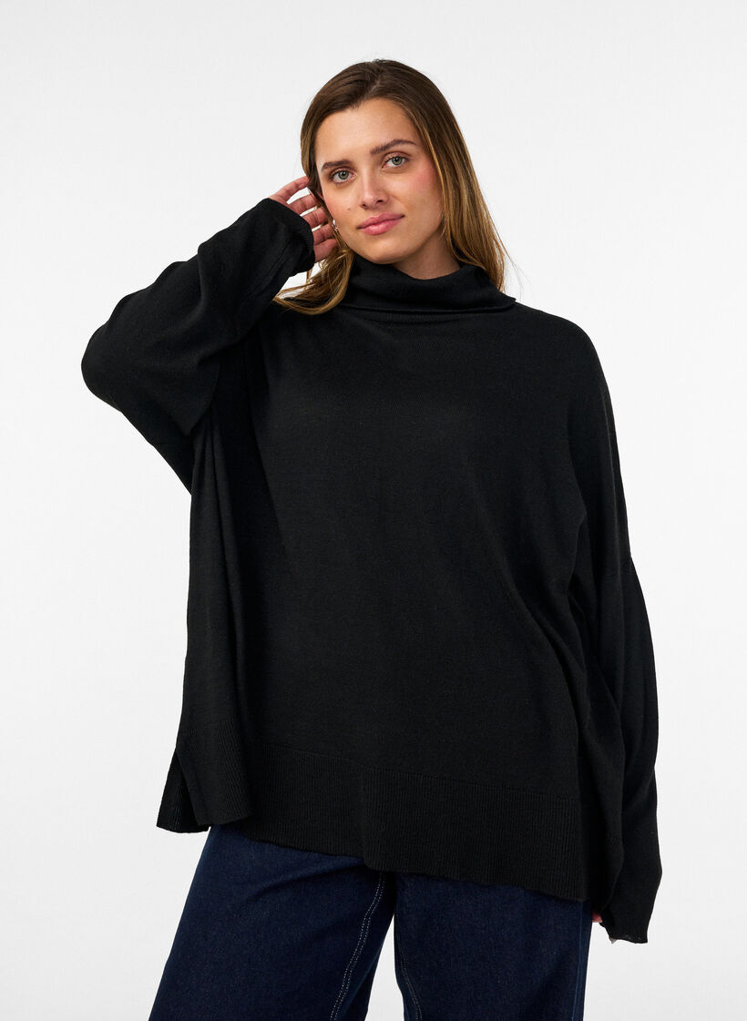 Strikbluse med rullekrave og l&oslash;s pasform, Sort, Model image number 0