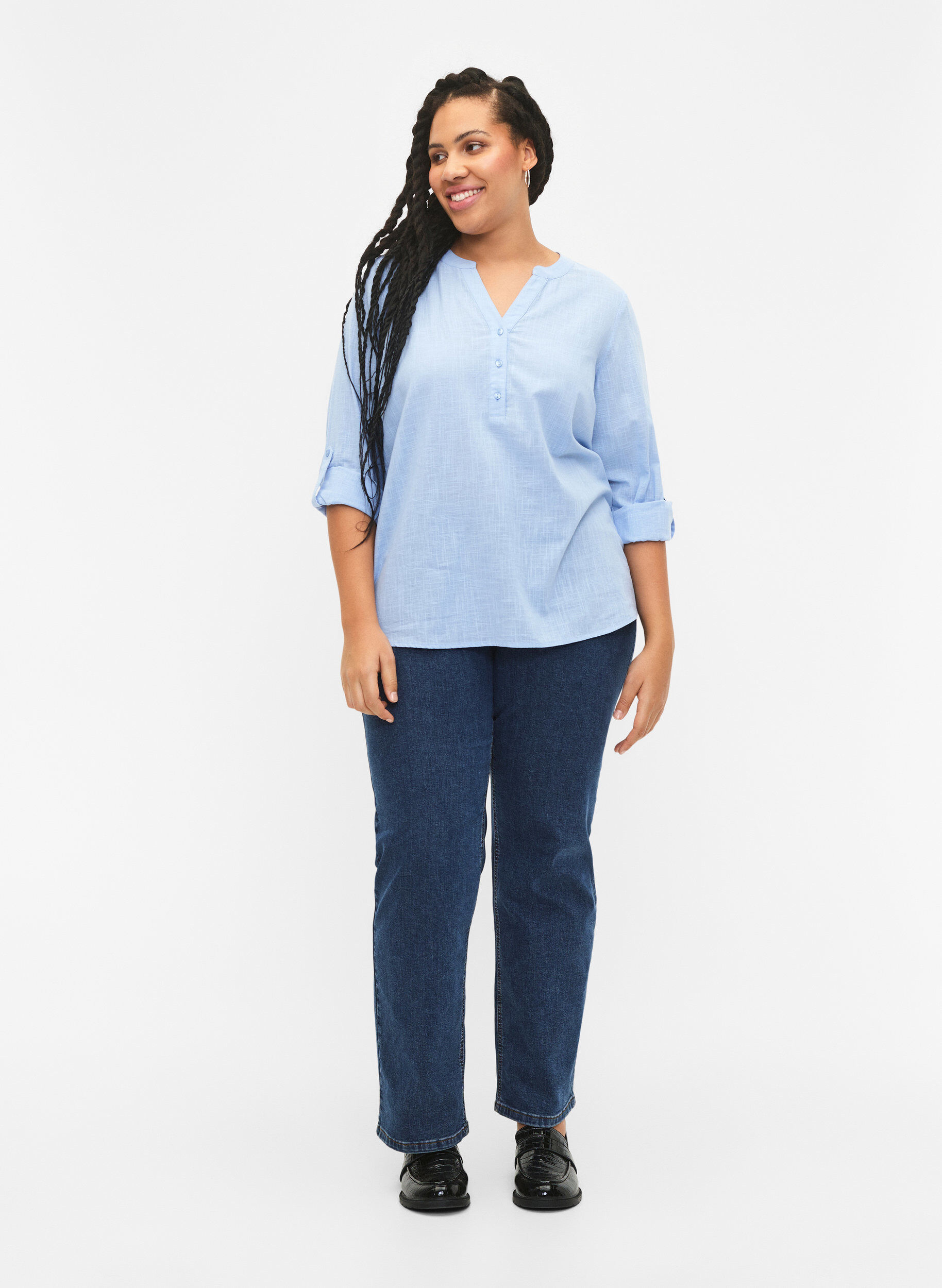 Zizzi Skjortebluse i bomuld med v-udsk&aelig;ring, Serenity, Model image number 2