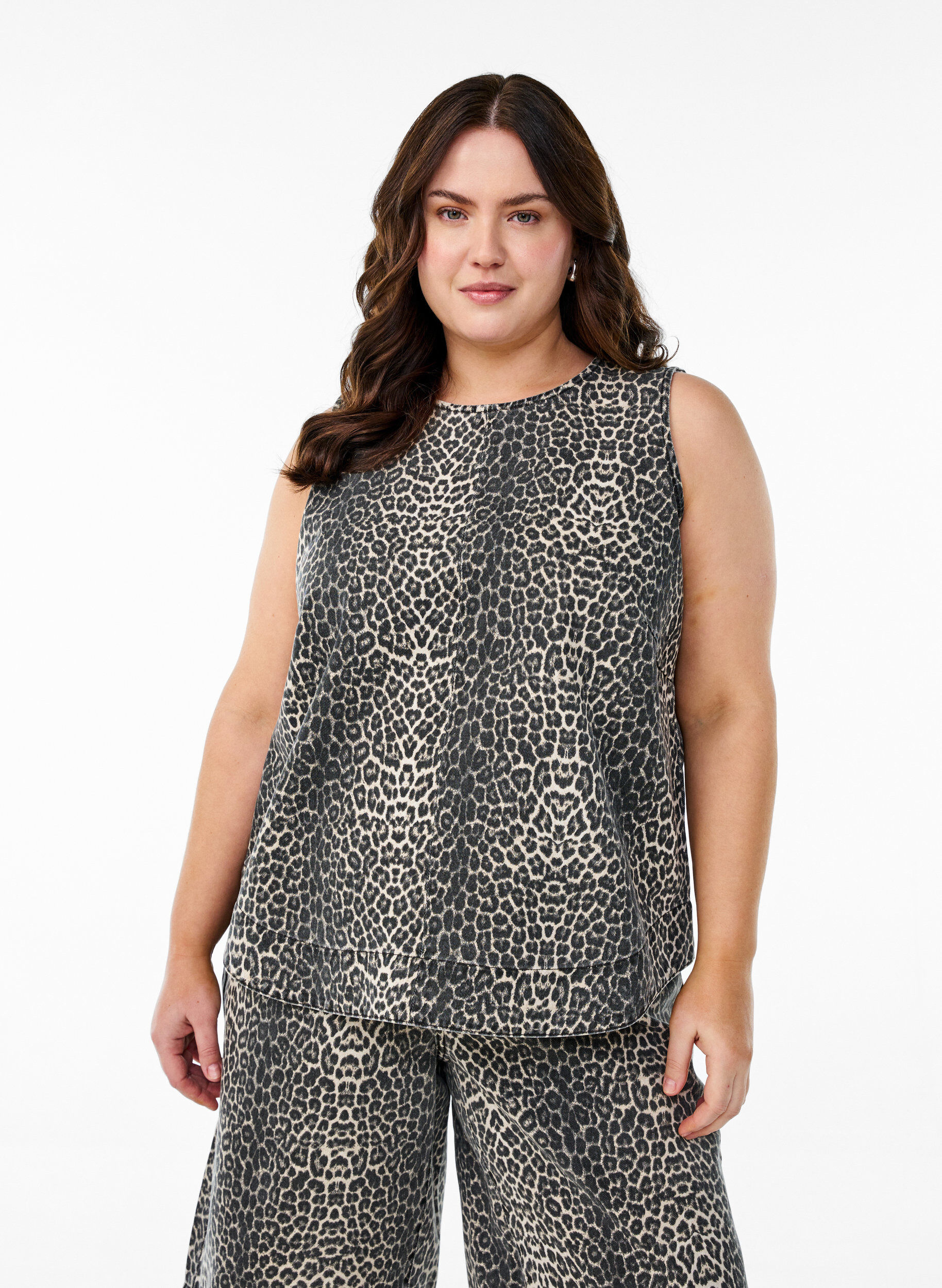 &AElig;rmel&oslash;s leopardm&oslash;nstret top i denim, Brun, Model