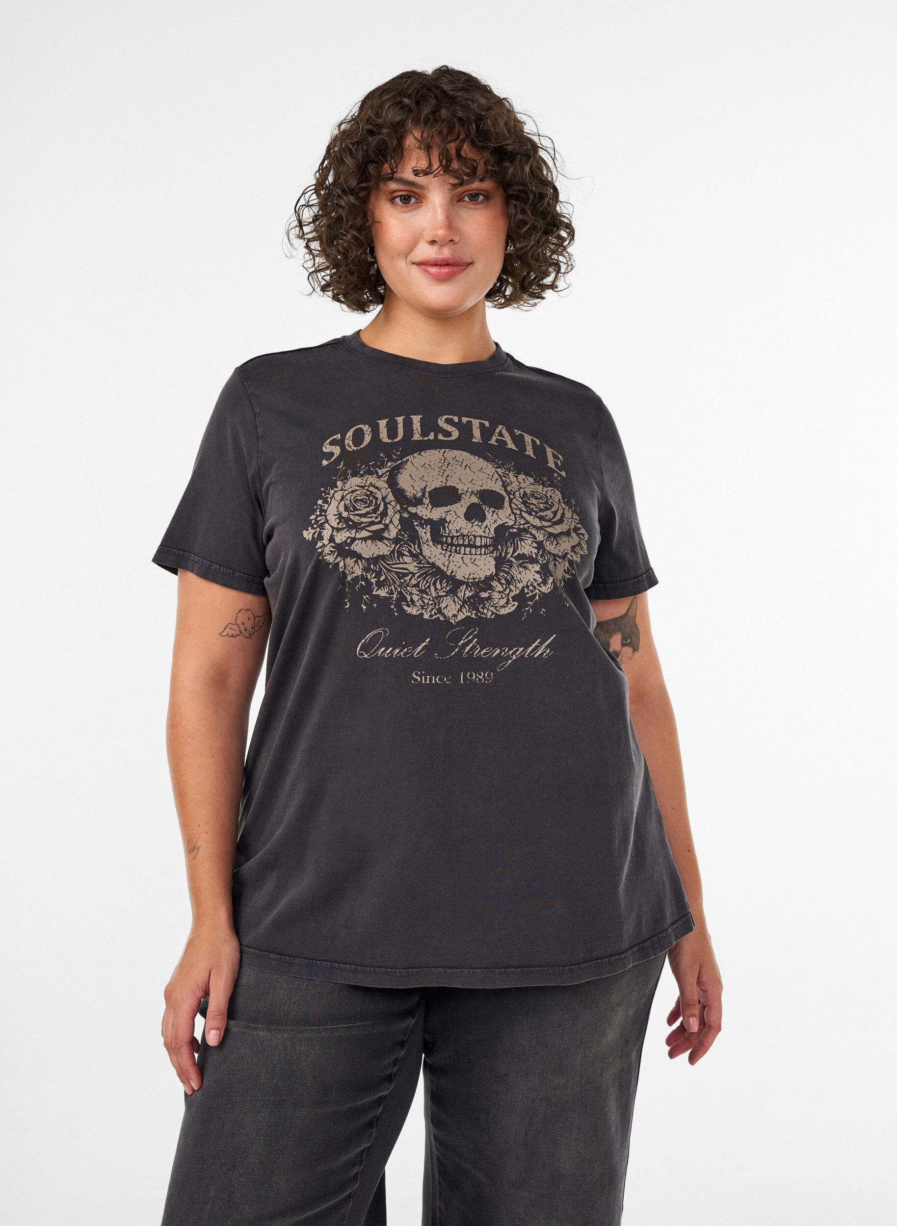 T-shirt i &oslash;kologisk bomuld med grafisk udtryk, Beige, Model