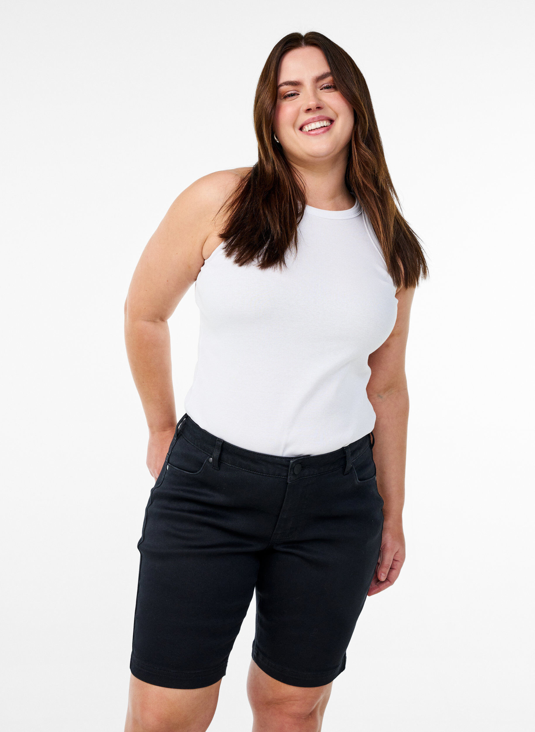 Slim fit Emily shorts med regul&aelig;r talje, Sort, Model