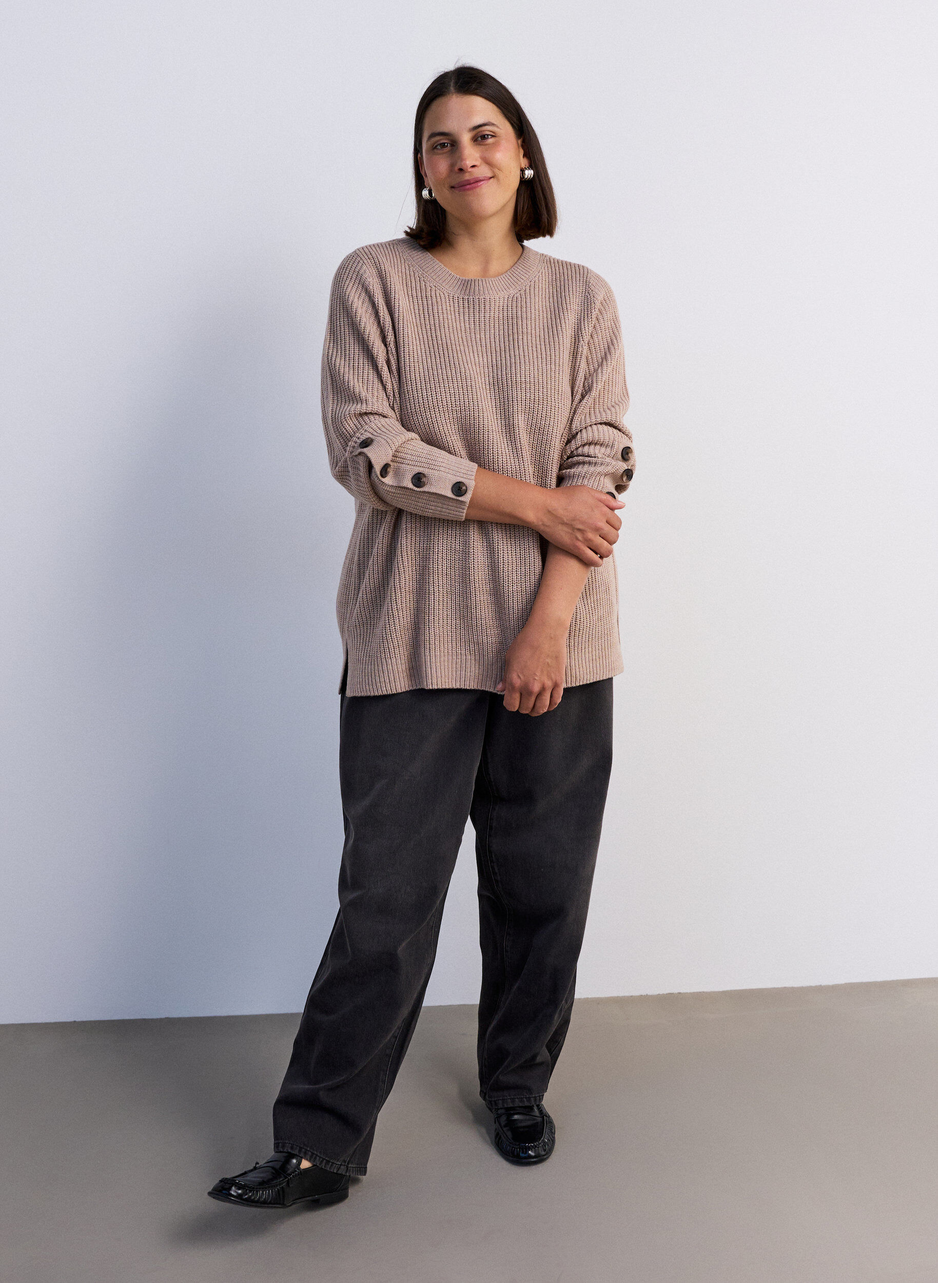 ZizziStrikbluse med ribstruktur og knapdetaljer, Beige, Model image number 1