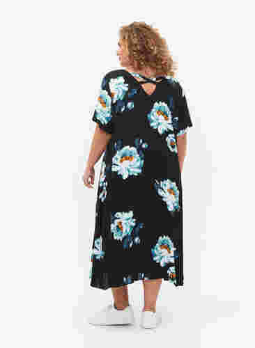 Blomstret kjole med korte ærmer i viskose, Black Big Flower, Model image number 1