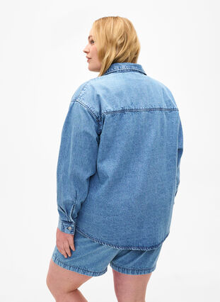 Løs denimskjorte med brystlomme, Light blue denim, Model image number 1