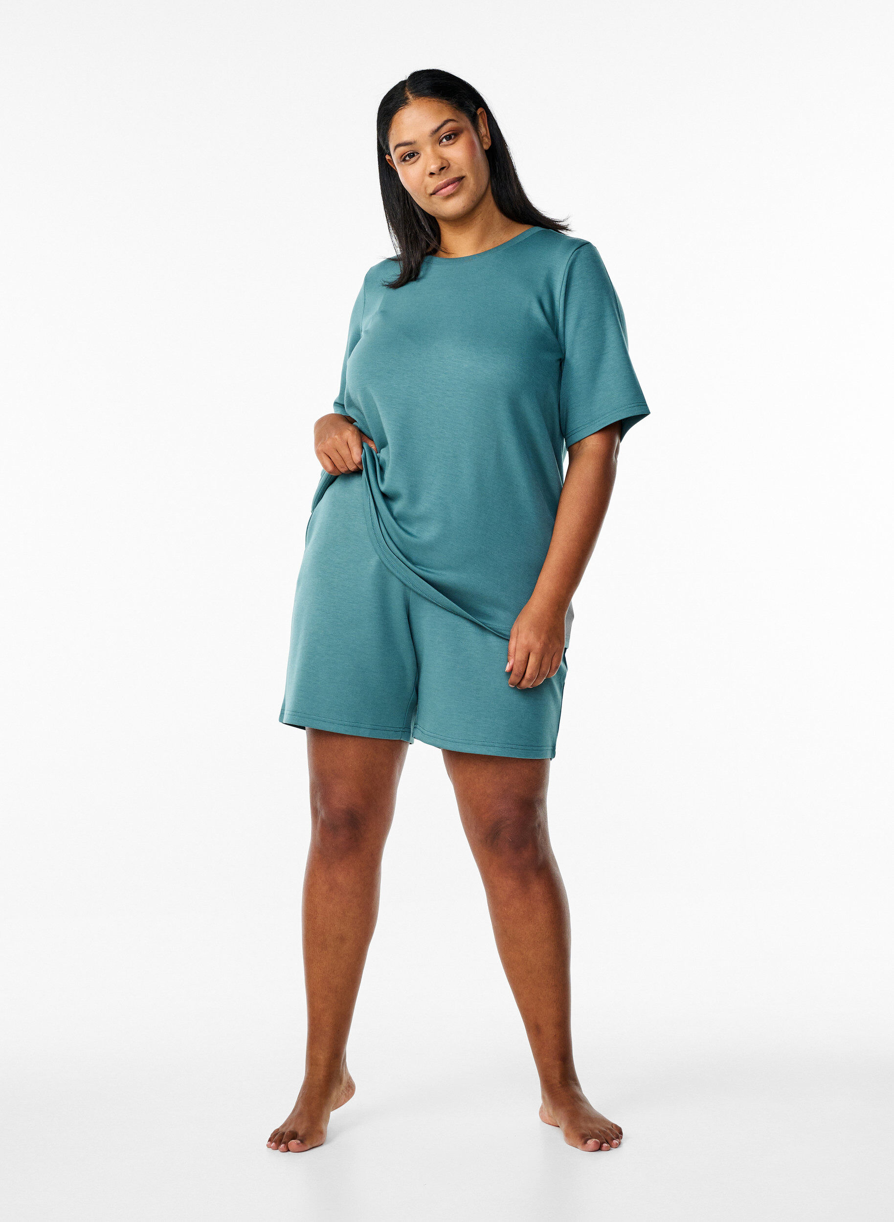 Zizzi Shorts i modal-mix med lommer, Gr&oslash;n, Model image number 1