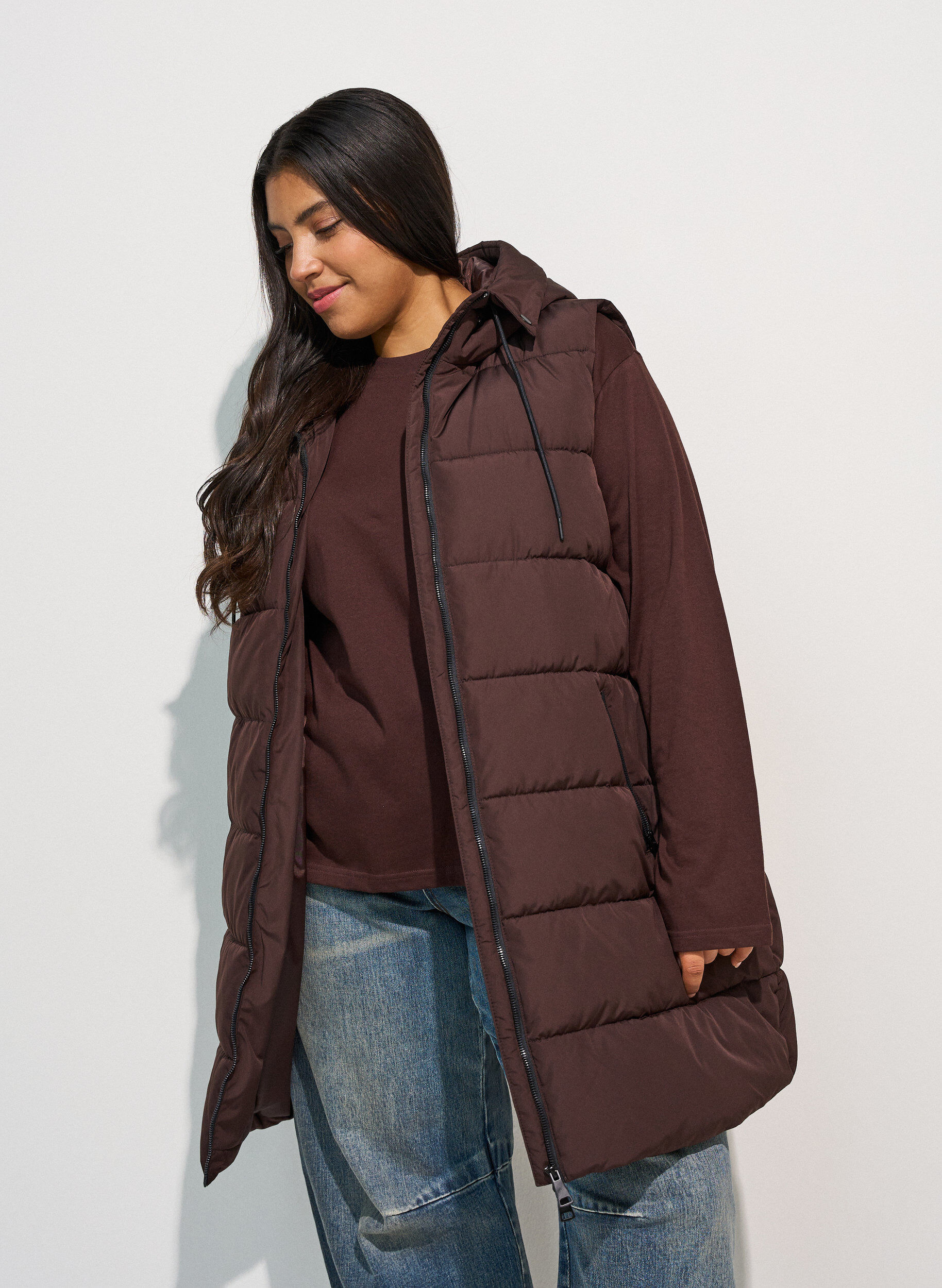 ZizziLang vest med h&aelig;tte og lommer, Brun, Model image number 3