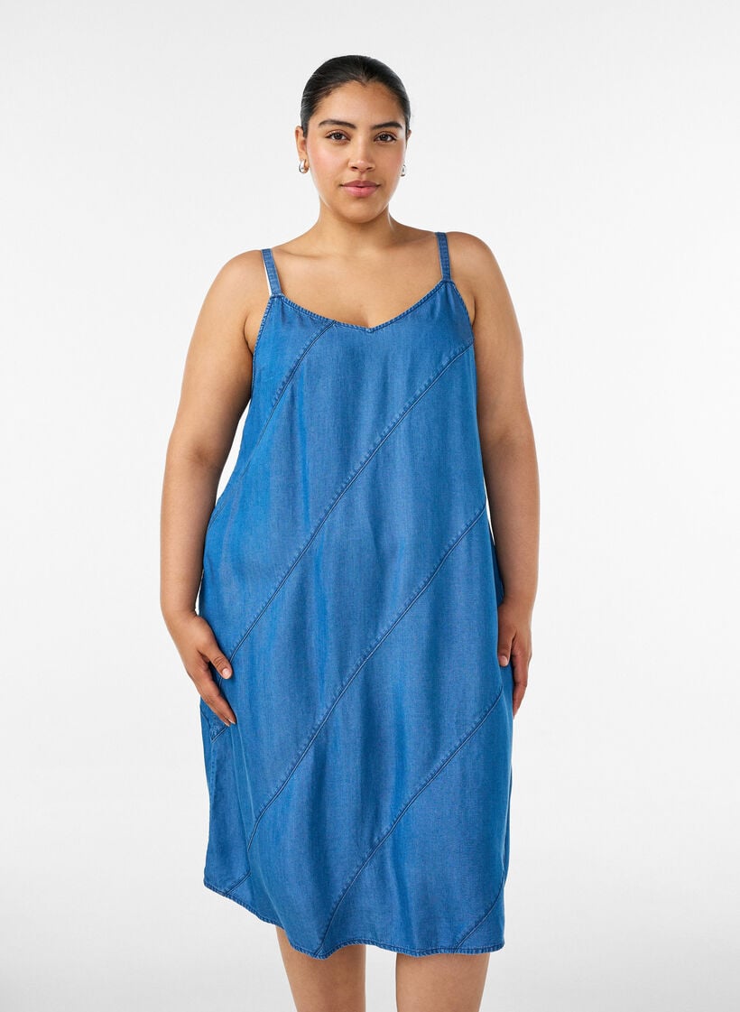 Kjole i TENCEL&trade; Lyocell med denimlook og stropper, Bl&aring;, Model image number 0