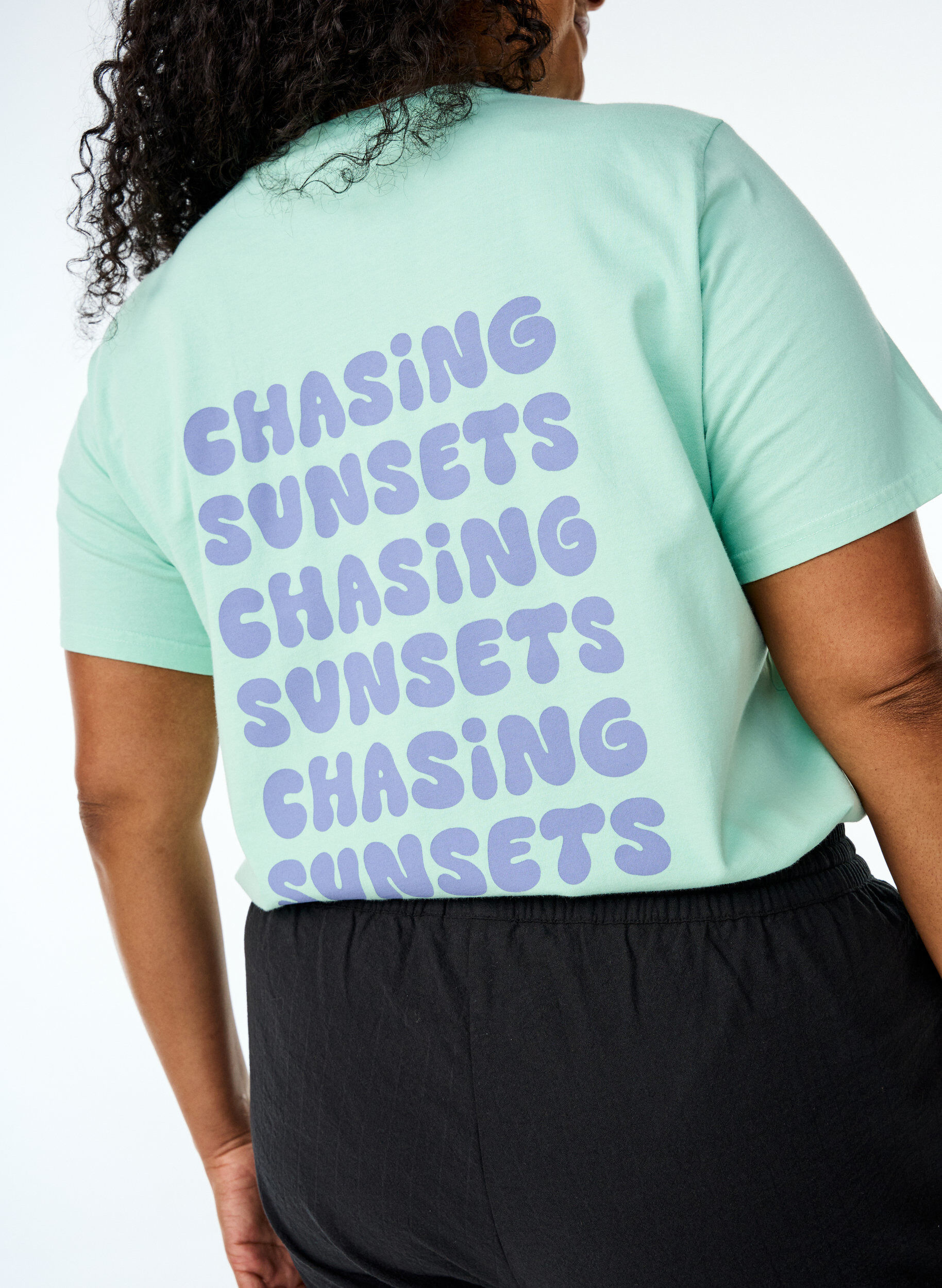 Zizzi T-shirt i &oslash;kologisk bomuld med rygprint, Gr&oslash;n, Model image number 3