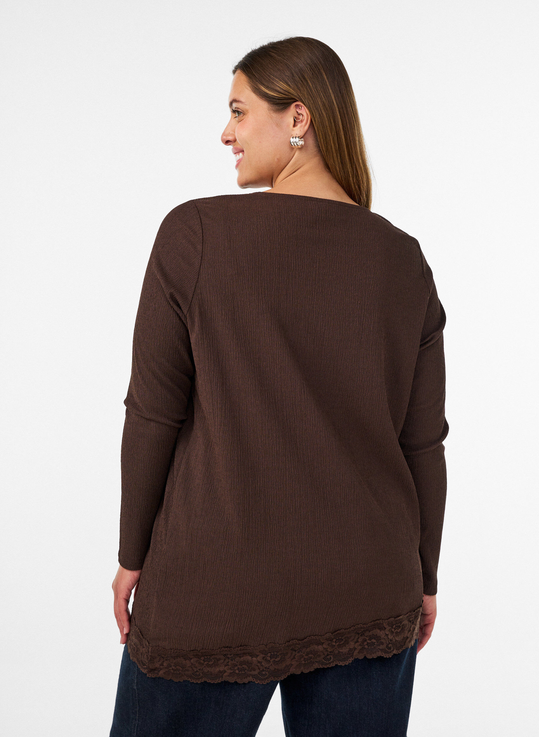 ZizziJerseybluse med asymmetrisk blondekant, Brun, Model image number 2