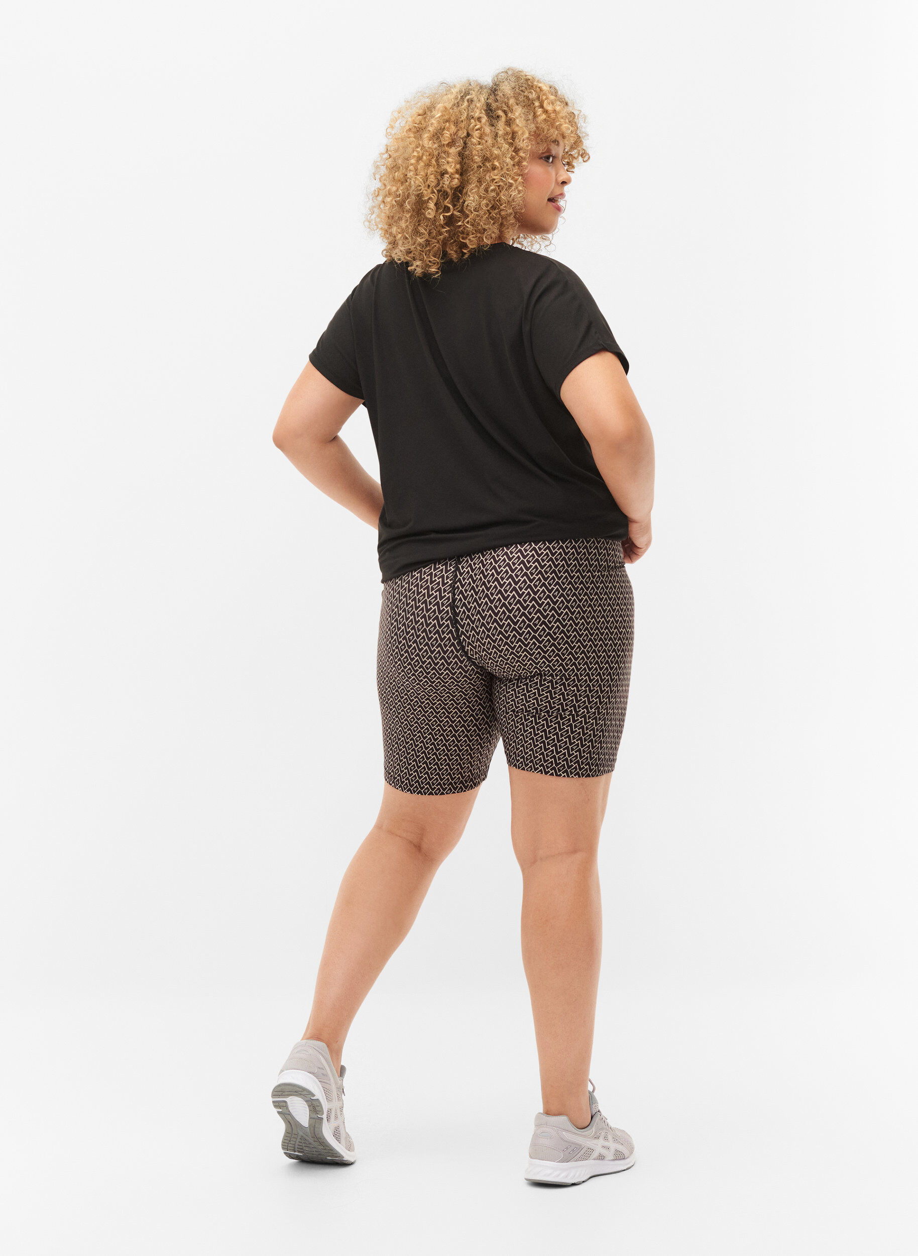 Zizzi Printede tr&aelig;ningsshorts , Black w. Text Print, Model image number 1