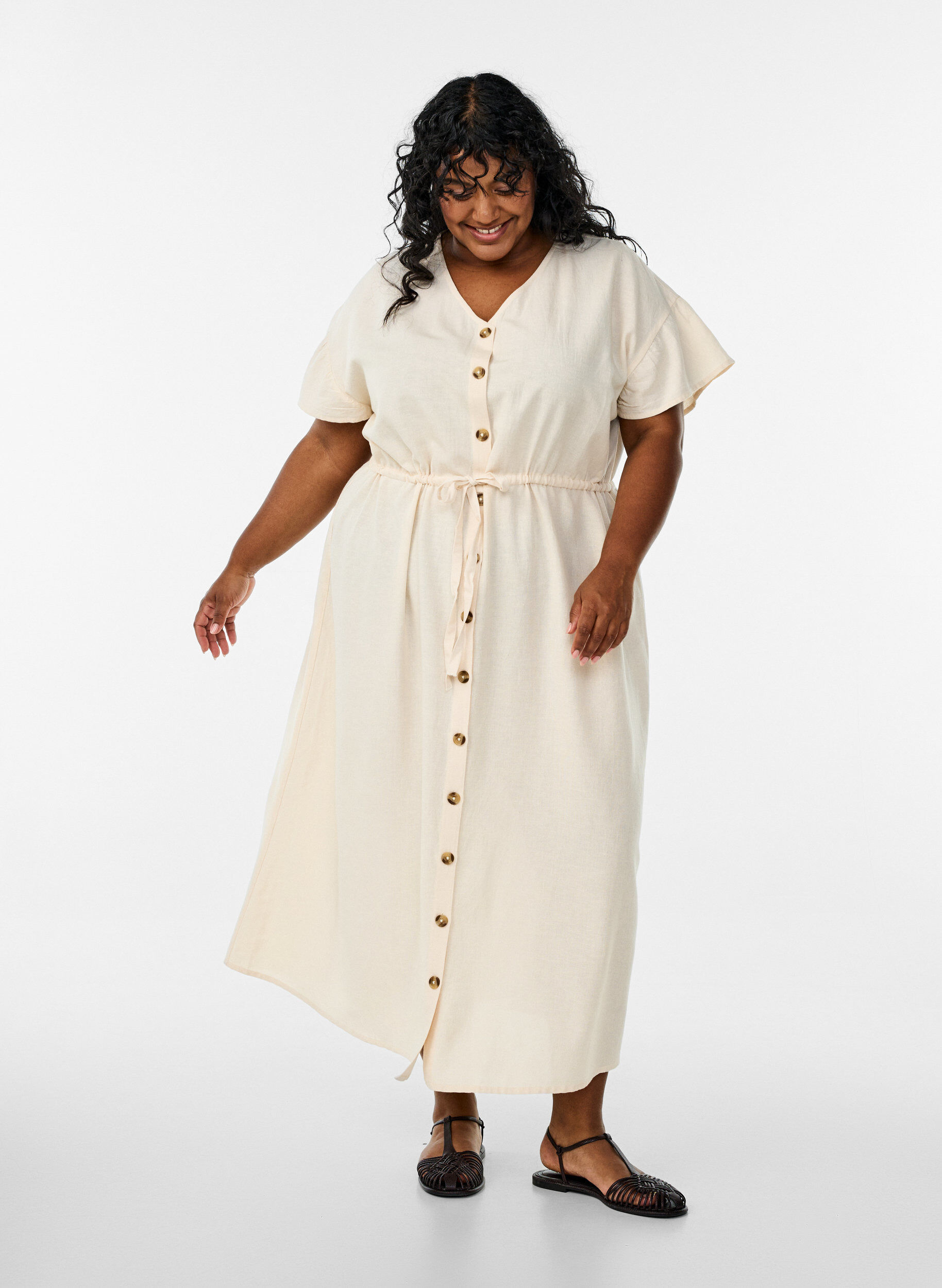 Maxikjole med knapper og bindeb&aring;nd, Vanilla, Model