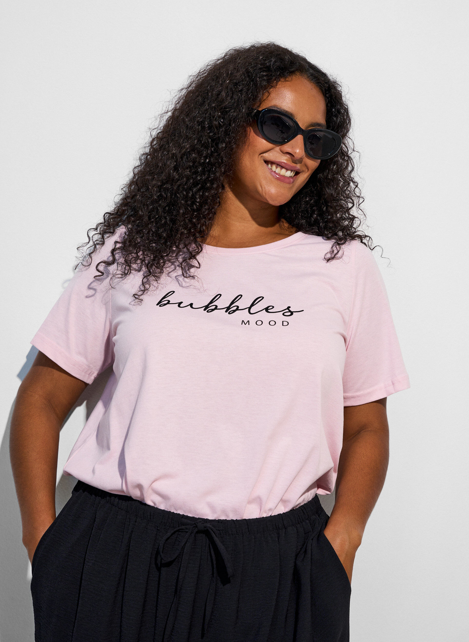 ZizziT-shirt med motiv, Lyser&oslash;d, Model image number 0