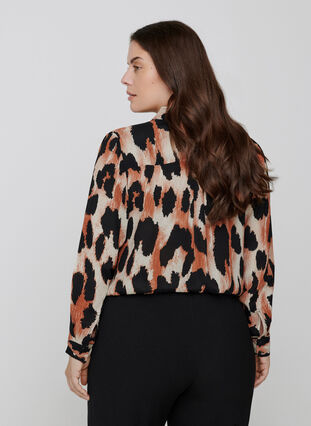 Viskose skjorte med leopard print, Black AOP, Model image number 1