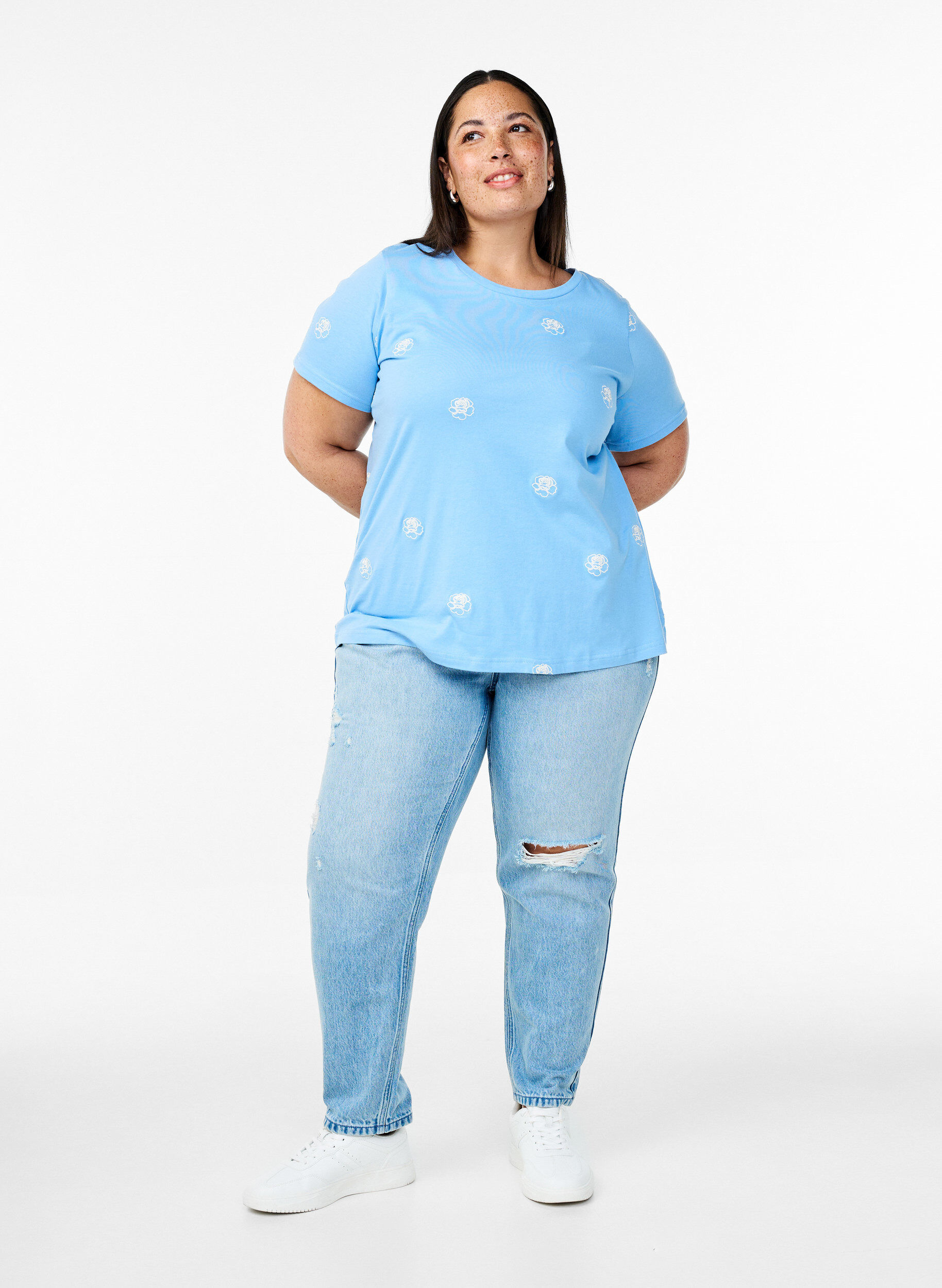 Zizzi T-shirt i &oslash;kologisk bomuld med broderede motiver, Bl&aring;, Model image number 1