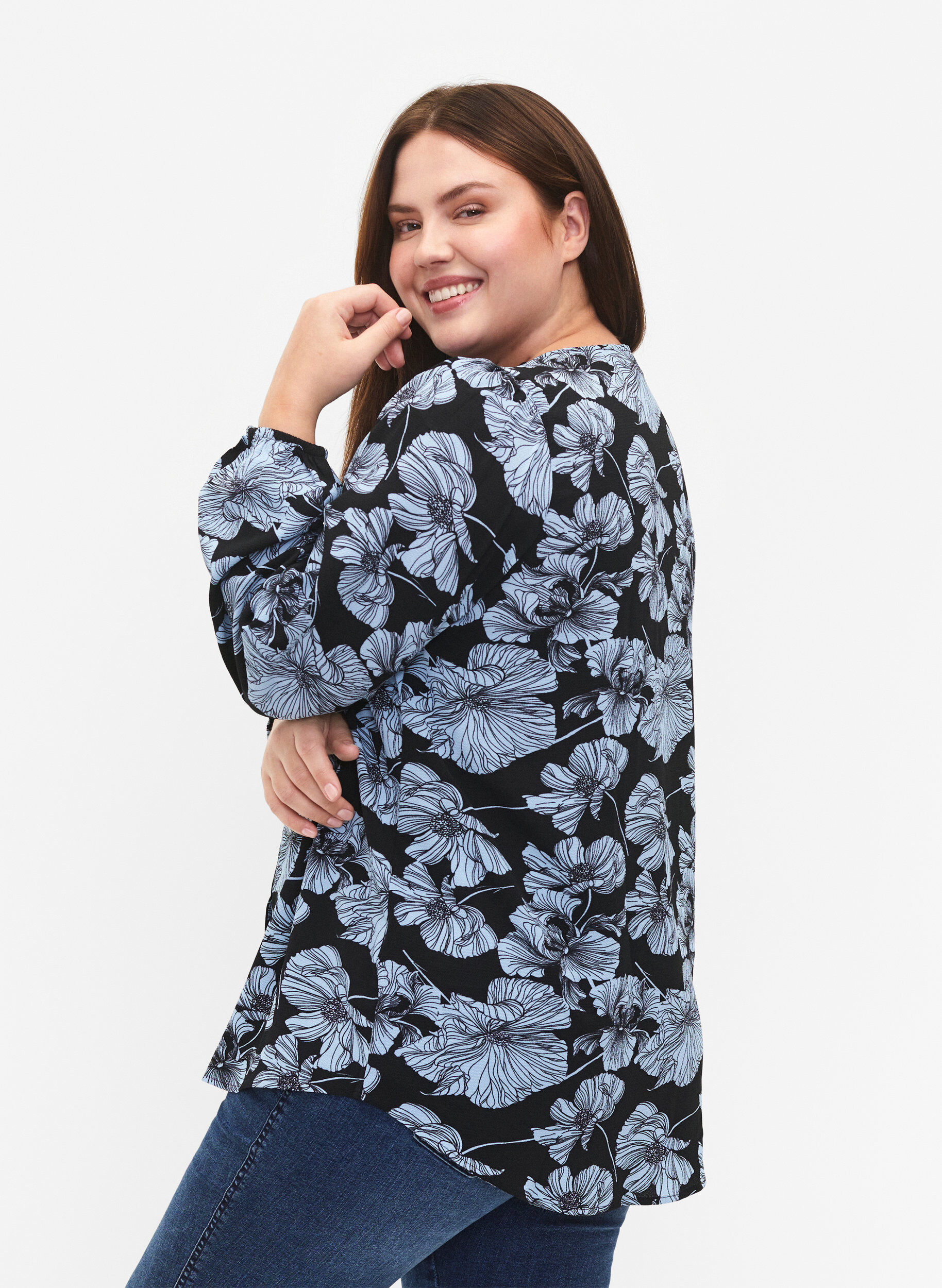 Zizzi Skjortebluse med v-hals og print, Black B. Flower AOP, Model image number 1