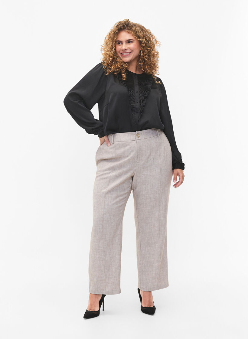 Skjortebluse i satin med flæsedetaljer, Black, Model image number 2