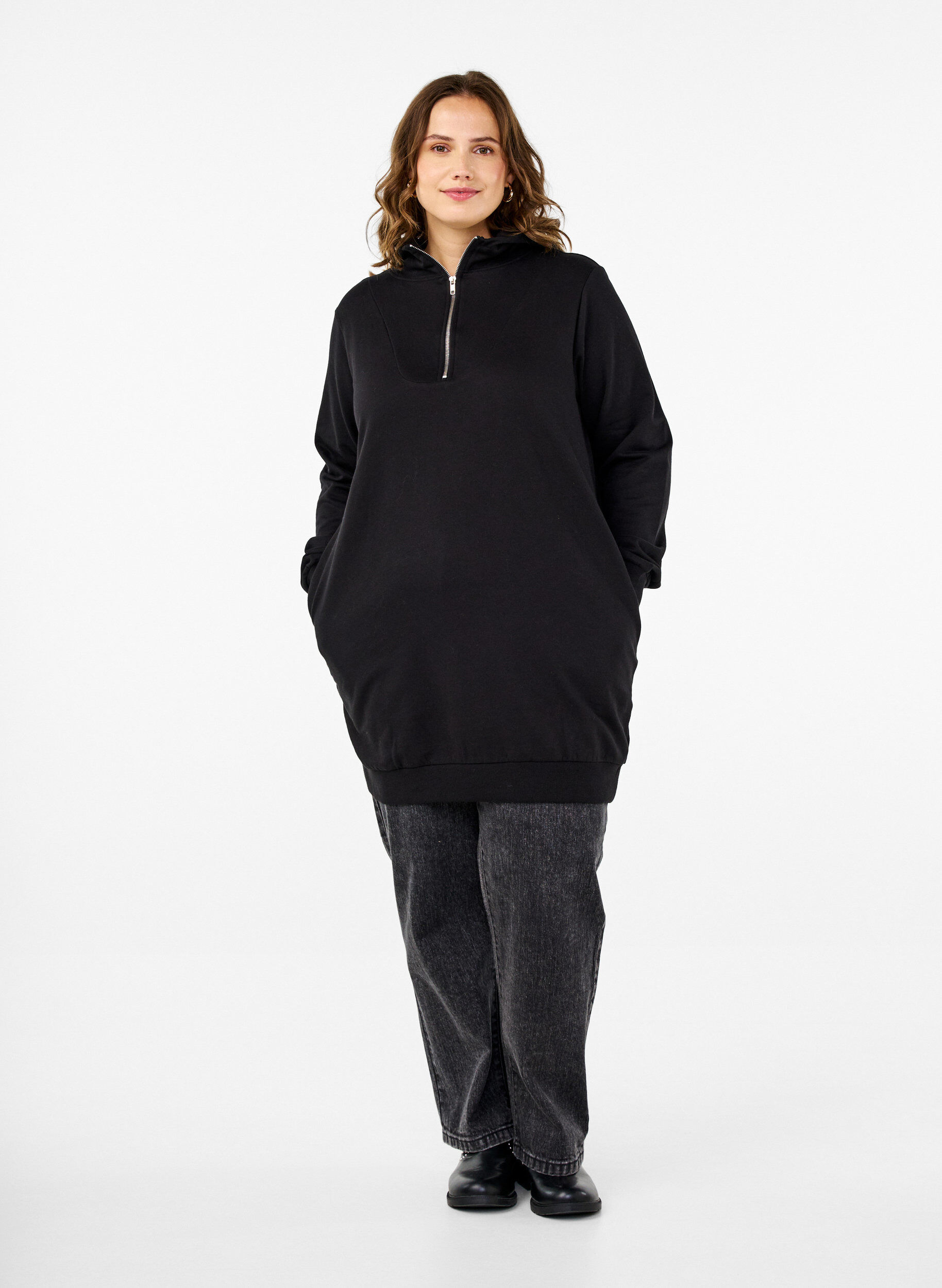 Zizzi Sweat tunika med h&aelig;tte og lynl&aring;s, Black, Model image number 2
