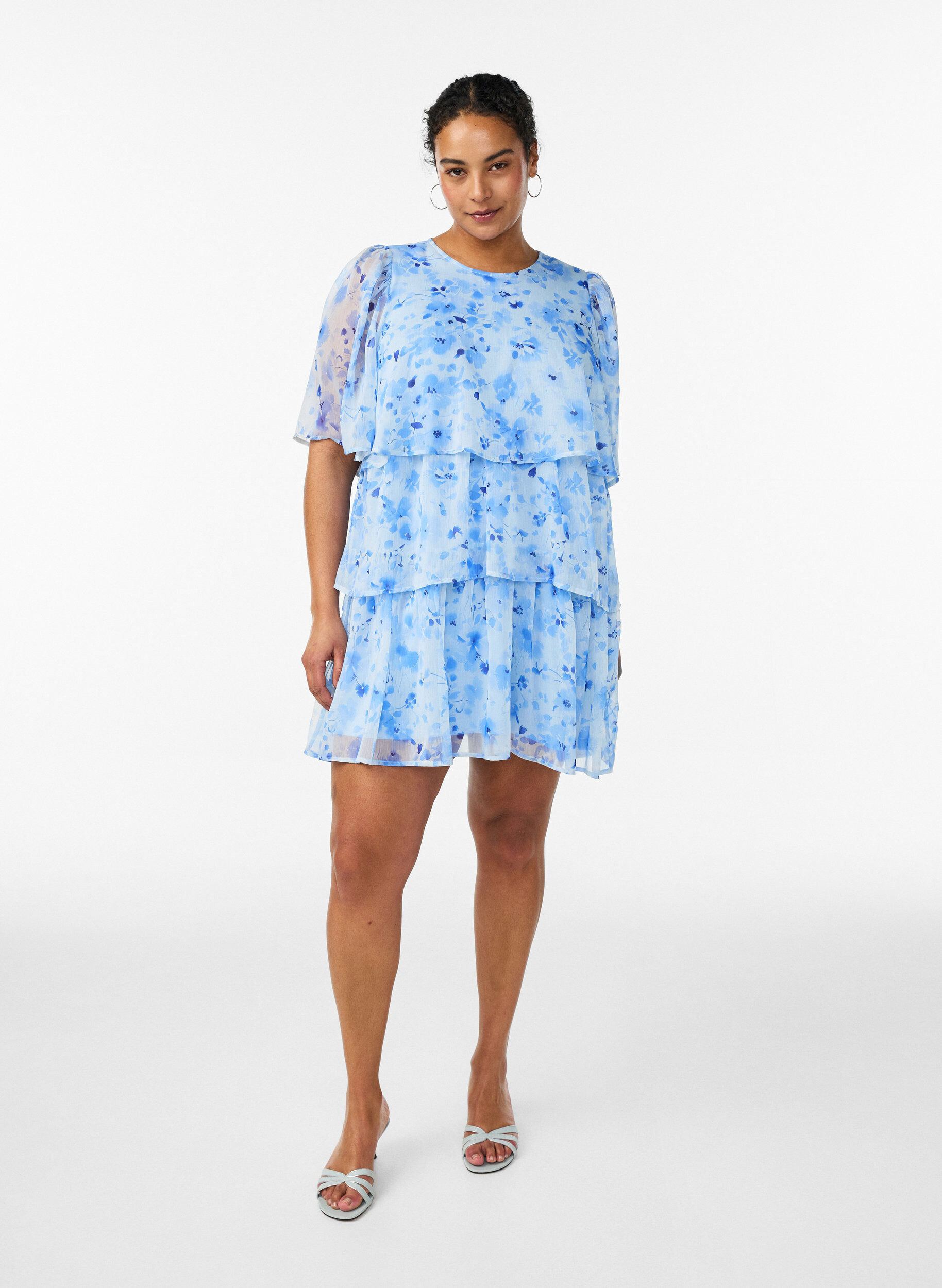 Zizzi Kort kjole i chiffon-look med blomsterprint og fl&aelig;selag, Bl&aring;, Model image number 1