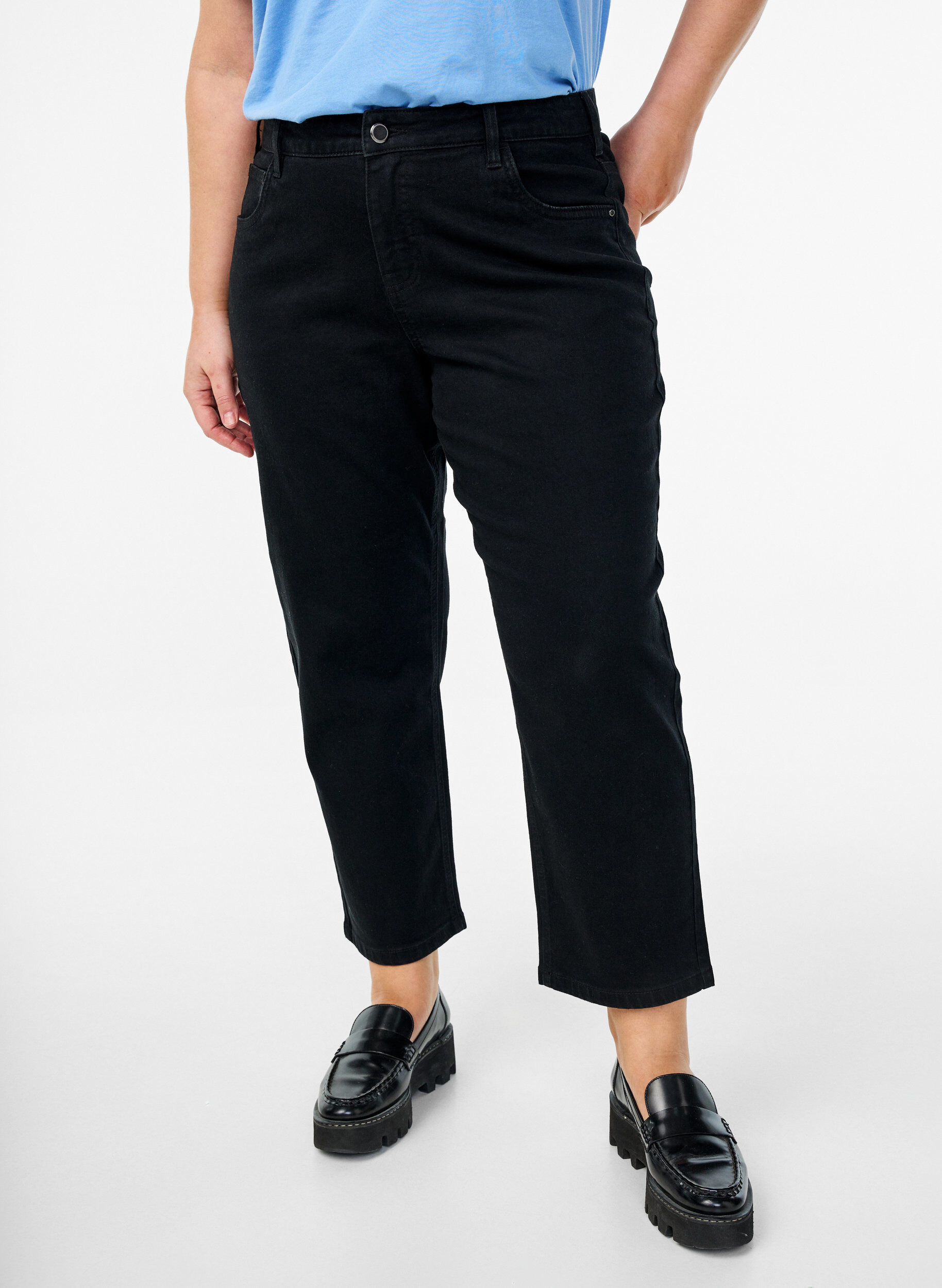 ZizziCropped Vera jeans med straight fit, Sort, Model image number 2