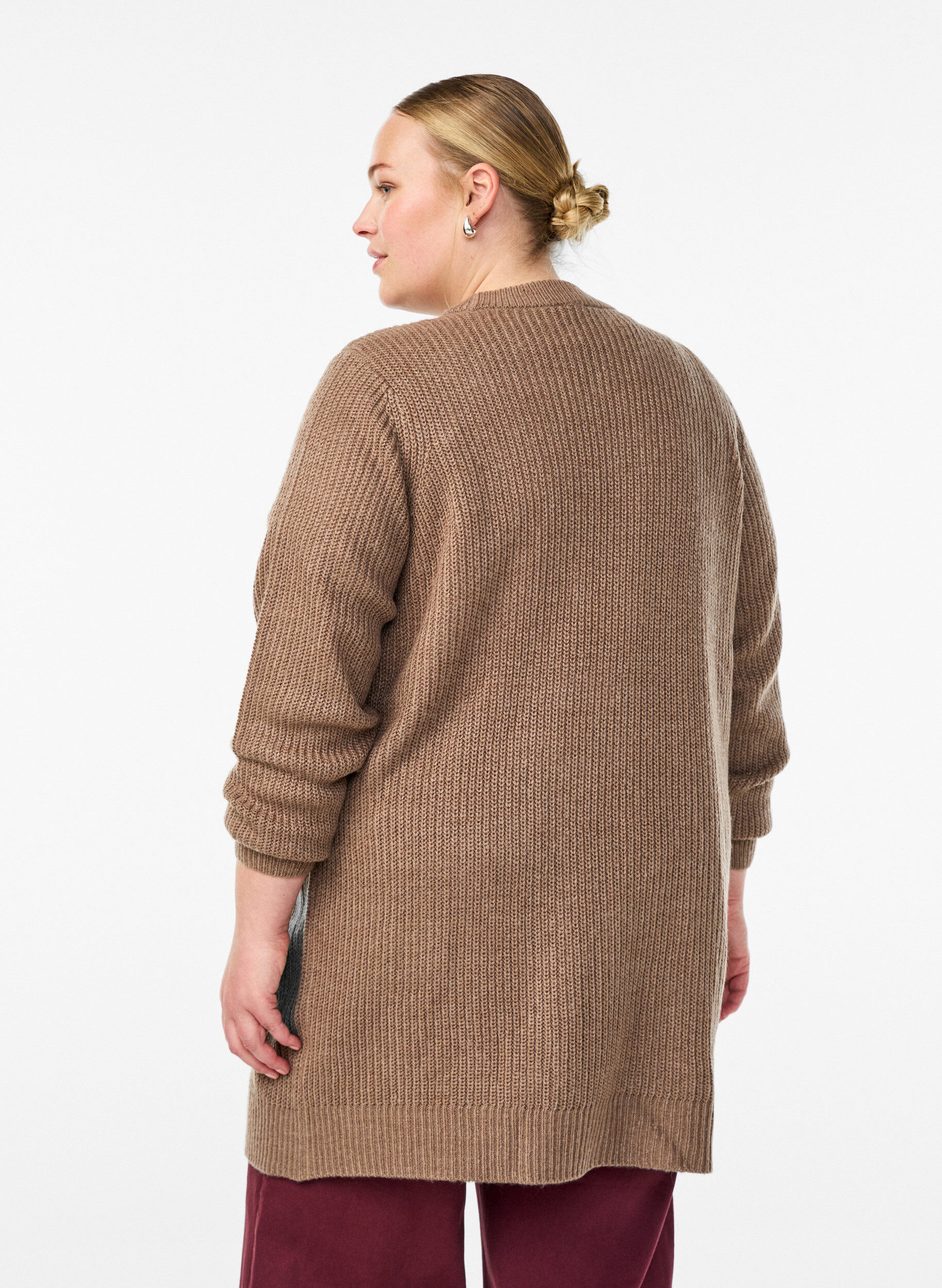 Zizzi FLASH - Lang ribstrikket cardigan med lommer, Brun, Model image number 2