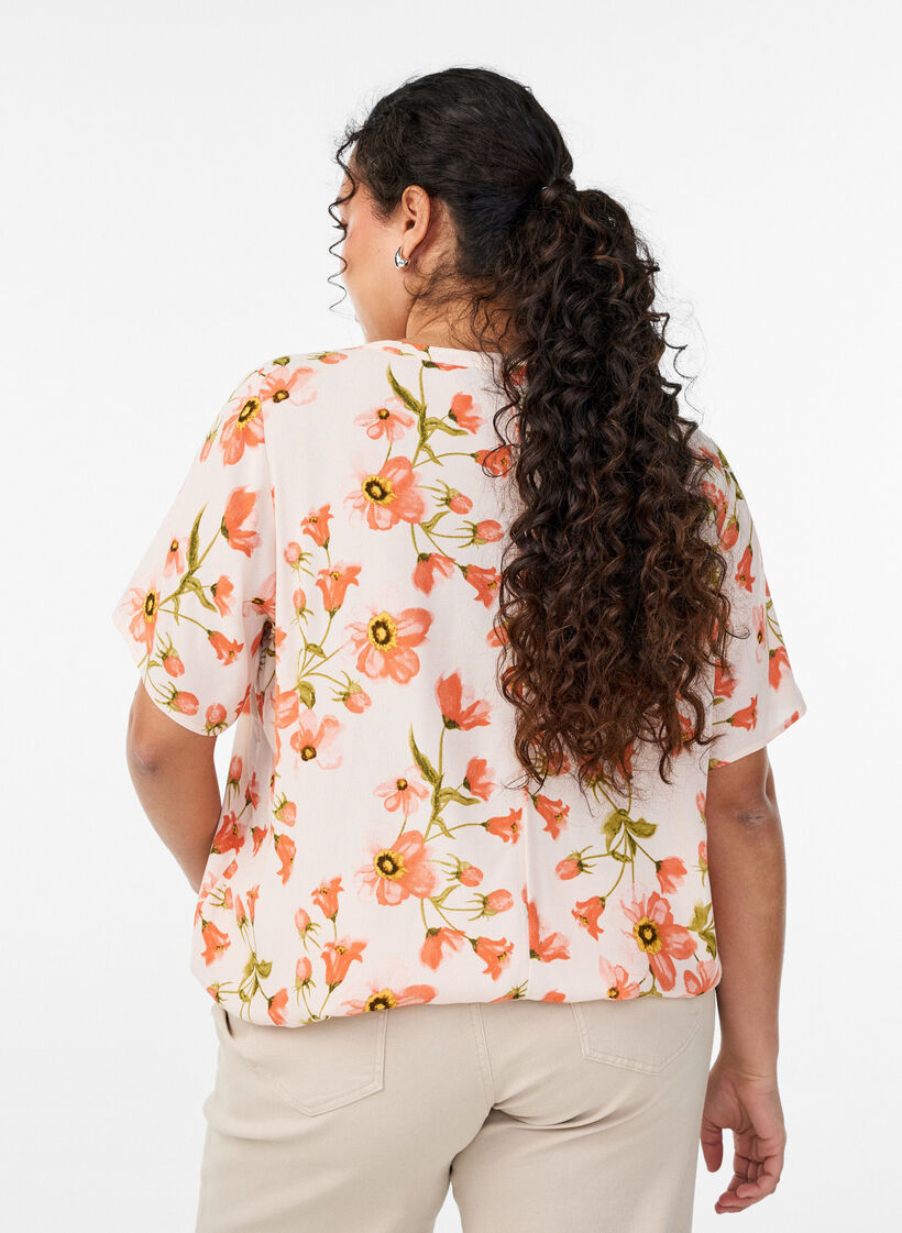 Viskosebluse med blomsterprint og korte &aelig;rmer, Vanilla, Model image number 2