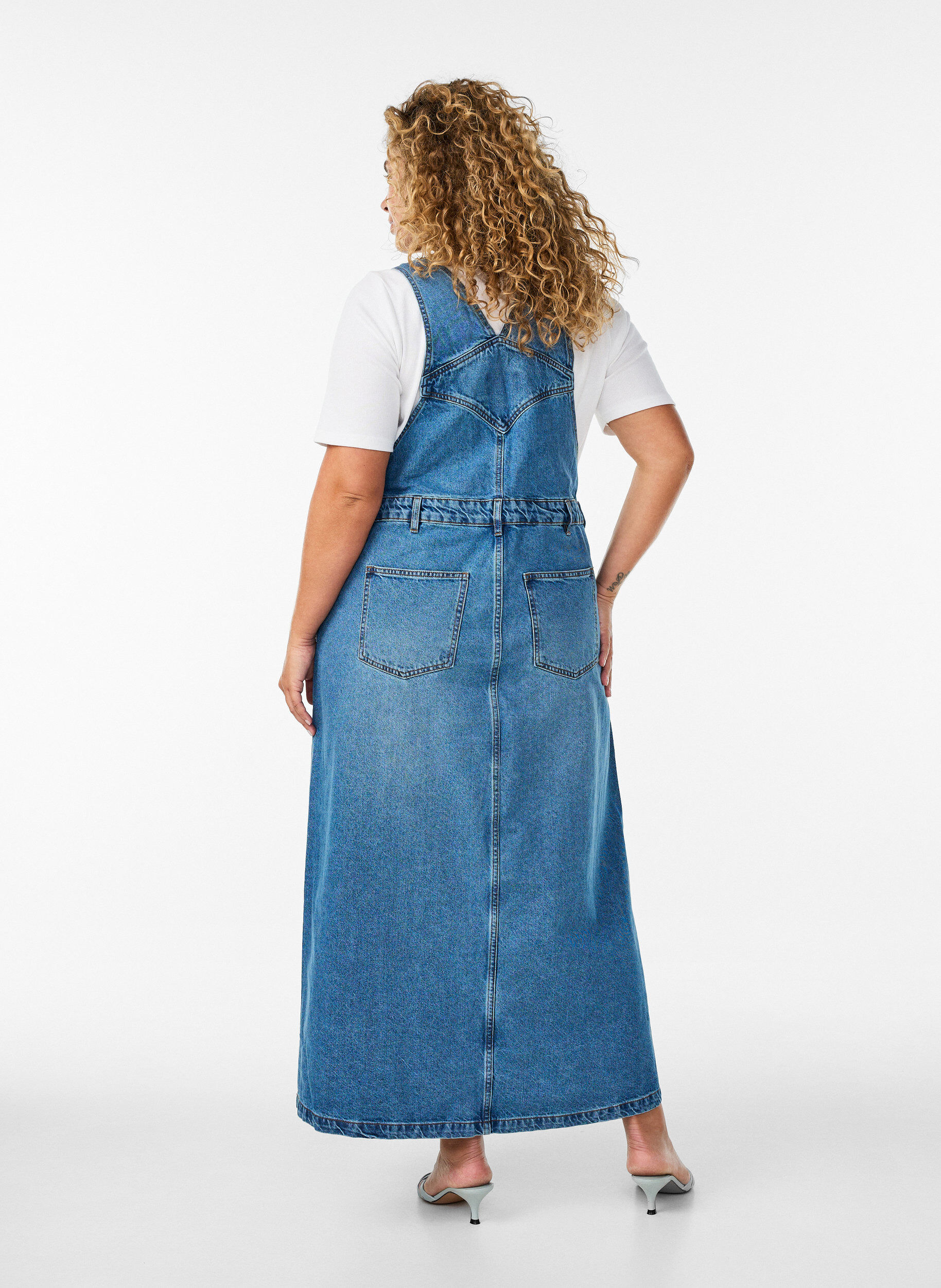 Zizzi Midi denim overall-kjole, Bl&aring;, Model image number 1