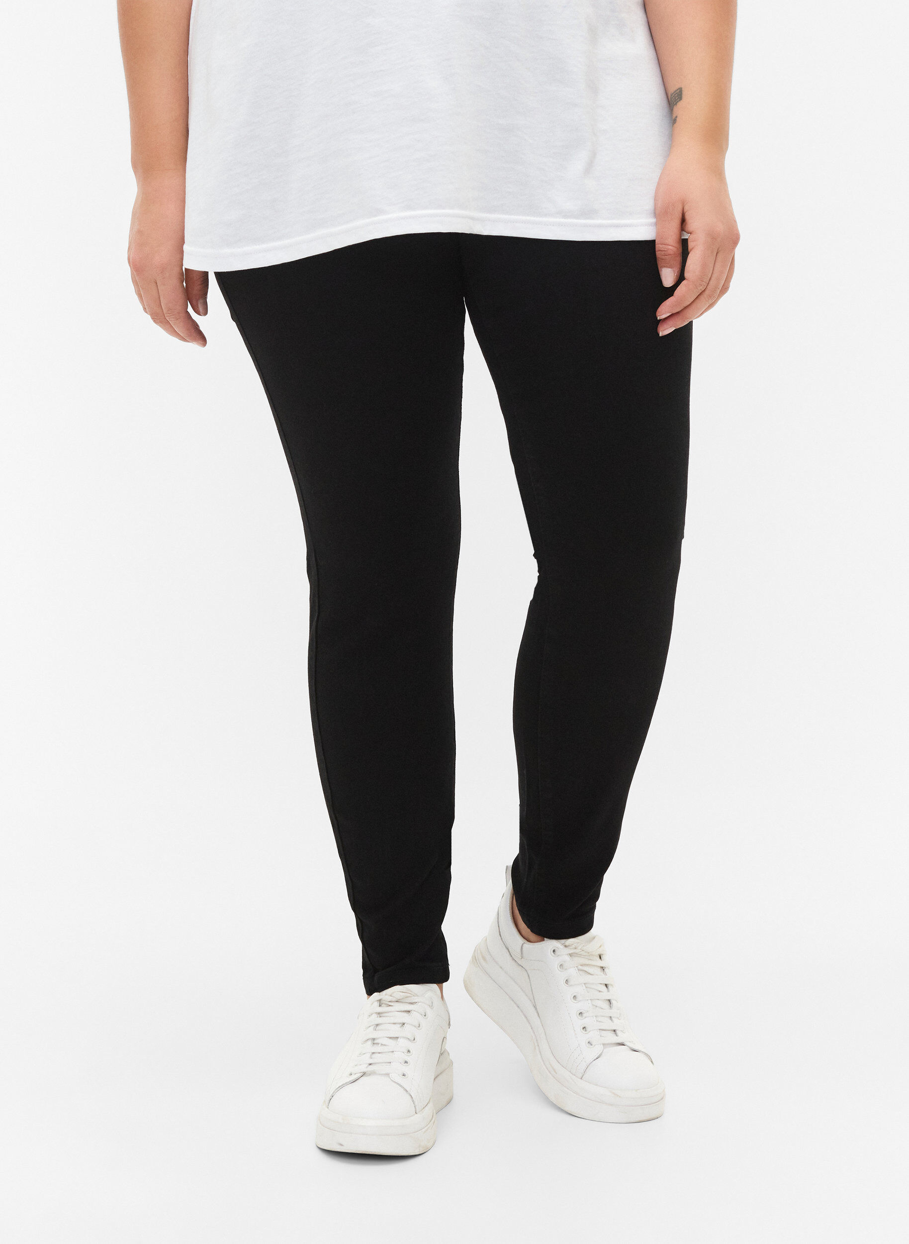 Zizzi FLASH - T&aelig;tsiddende jeggings med h&oslash;j talje, Black, Model image number 2