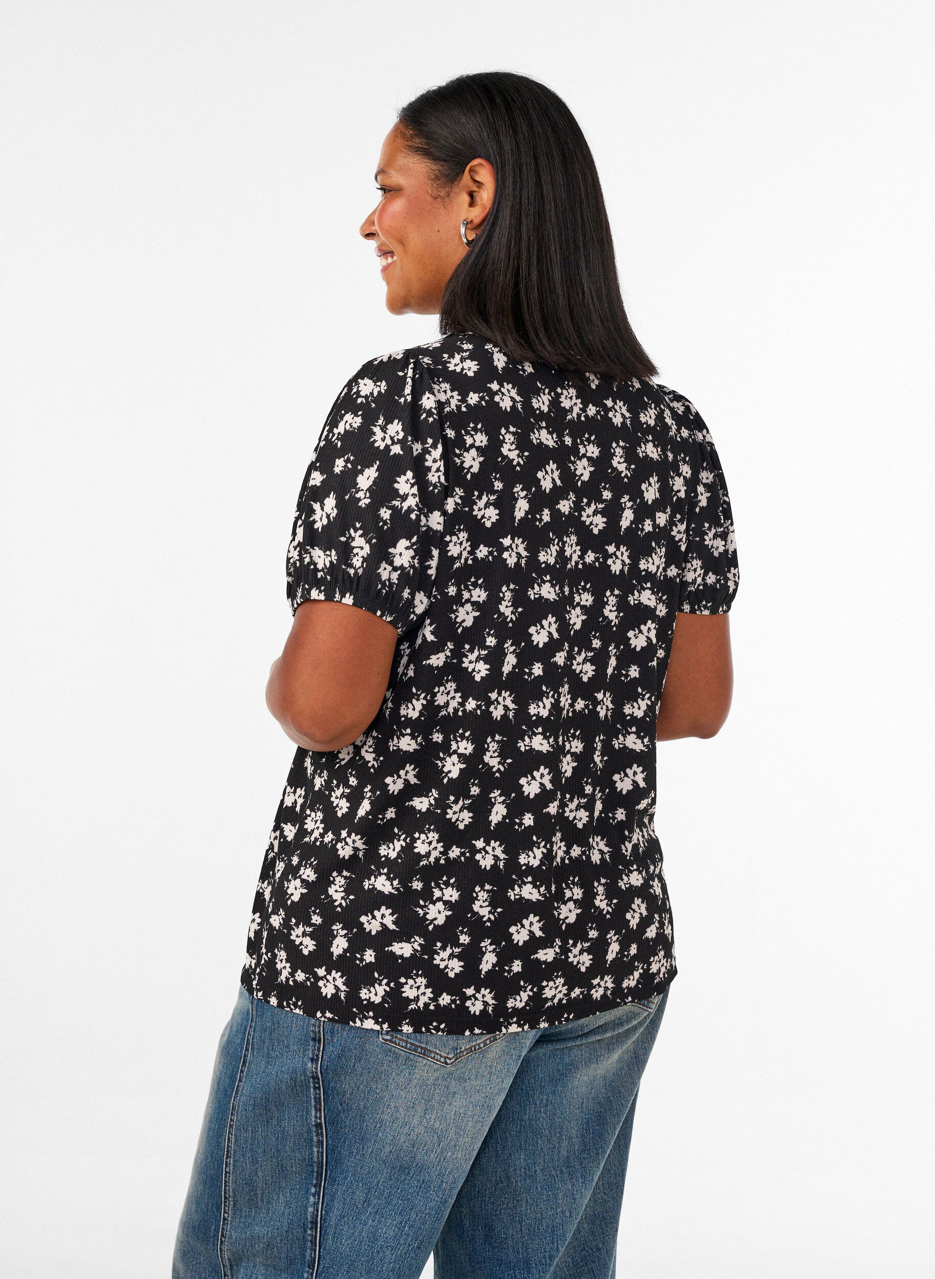 ZizziBluse med korte &aelig;rmer og blomsterprint, Sort, Model image number 2