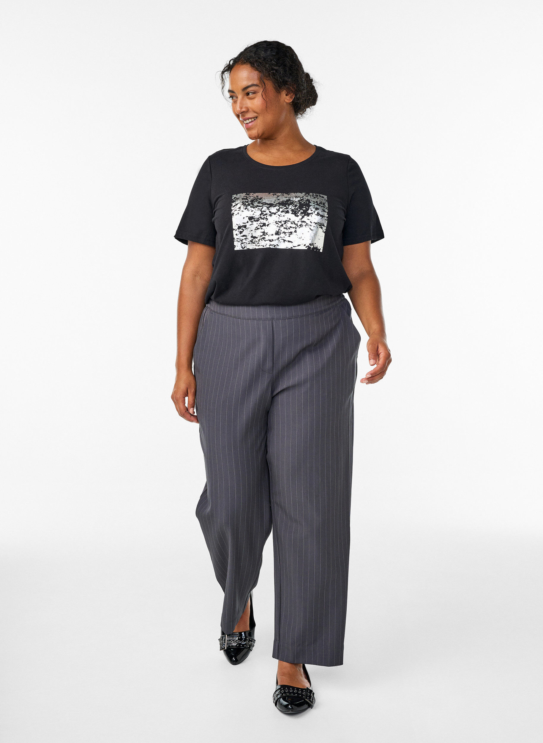 Zizzi T-shirt med motiv, Sort, Model image number 1