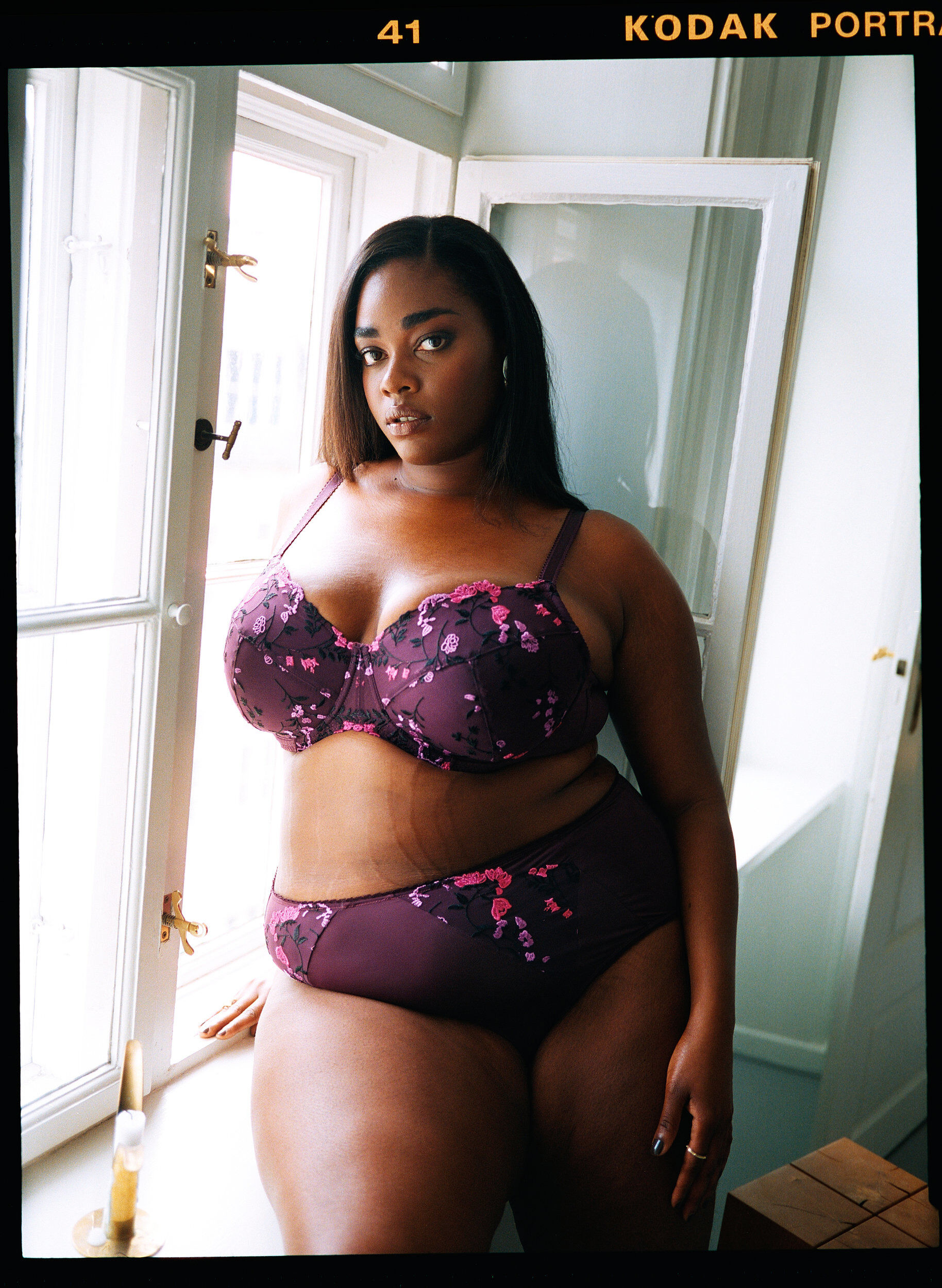 Zizzi Brief-trusse i mikrofiber med blomsterbroderi, Lilla, Image image number 0