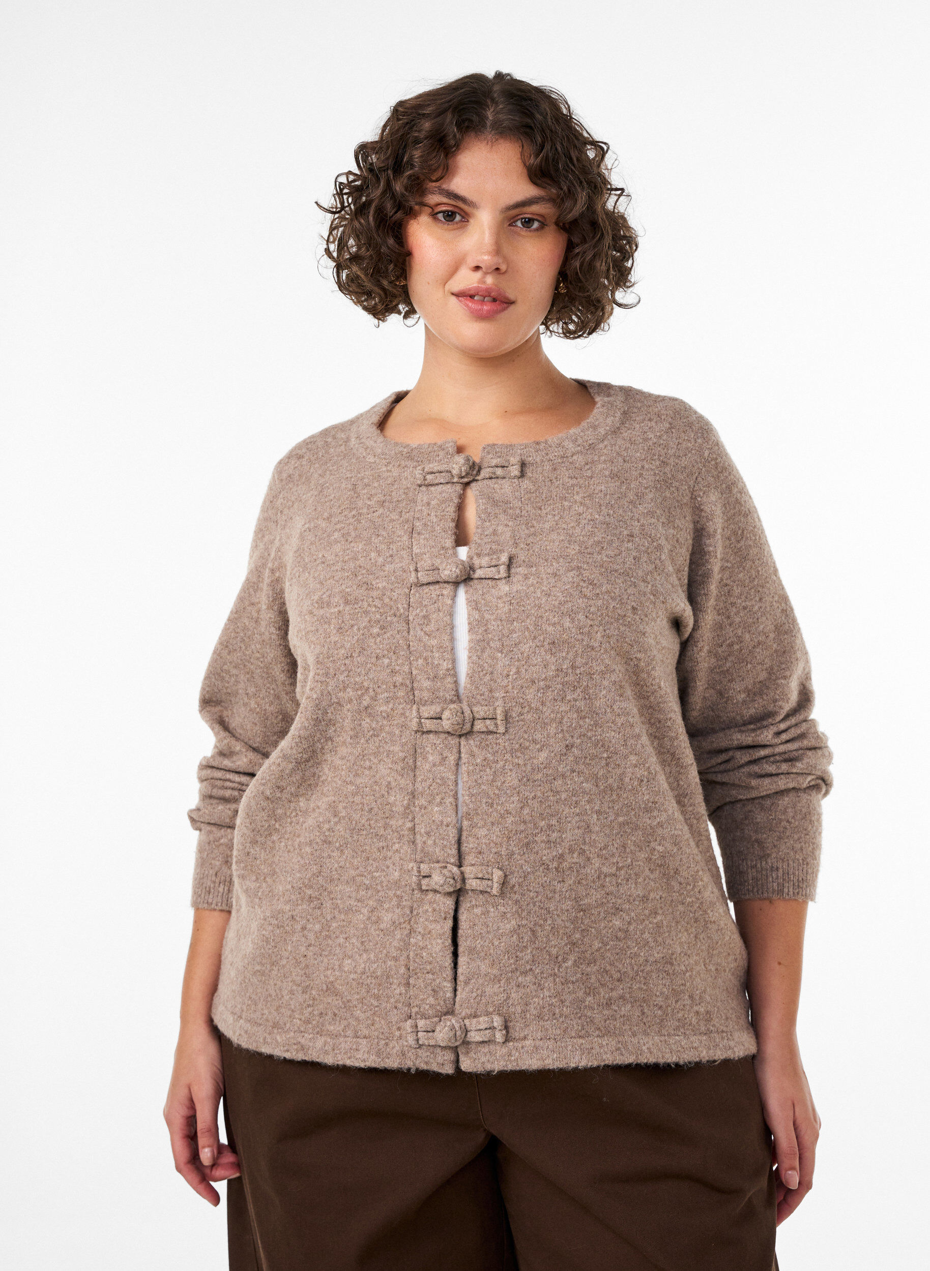 Cardigan med knudelukninger, Beige, Model