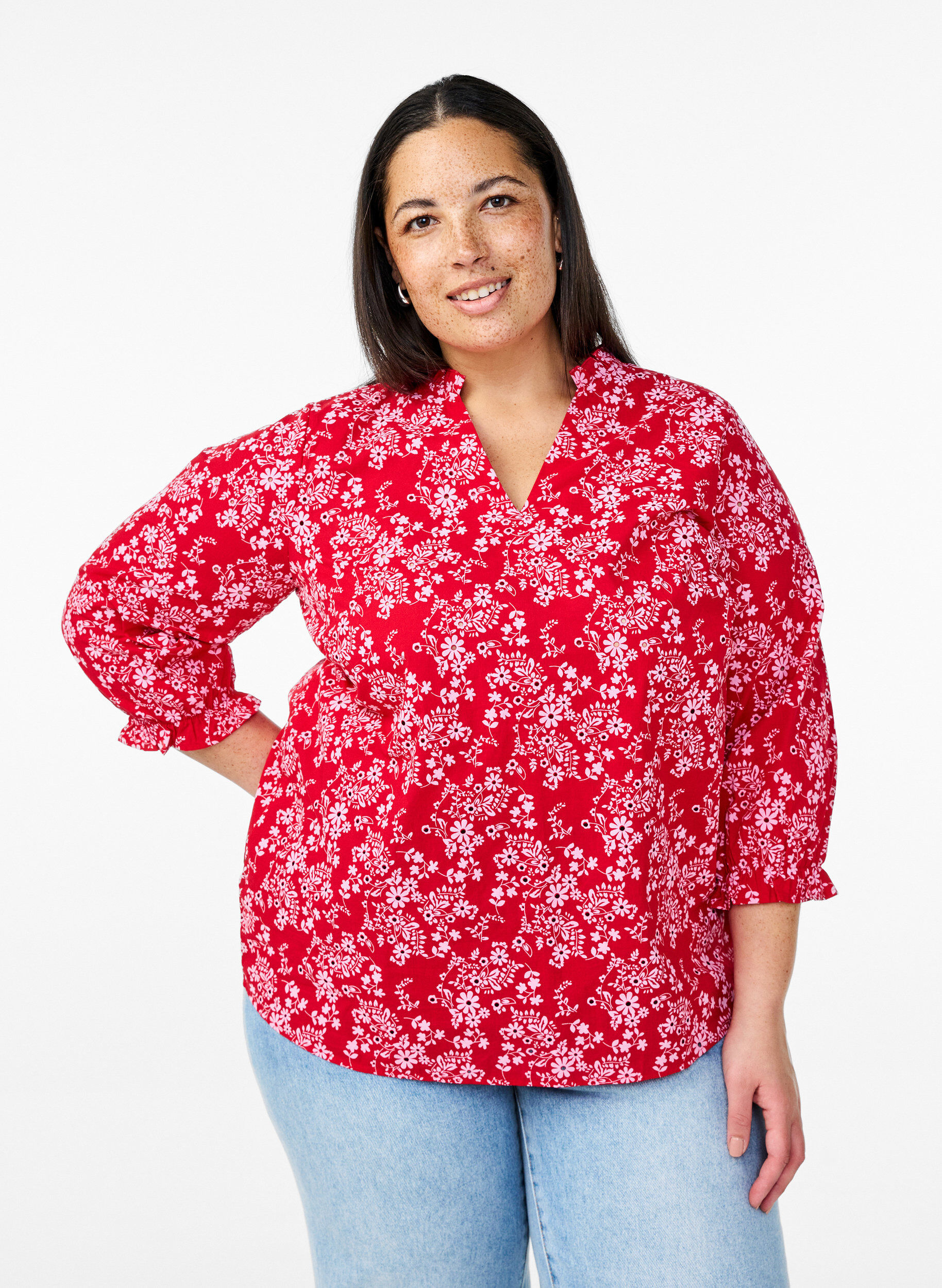 Bluse i bomuld med blomsterprint, R&oslash;d, Model